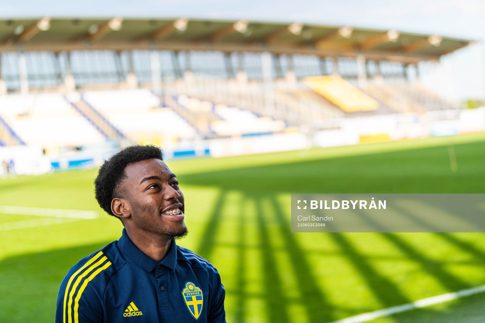 Anthony Elanga of Sweden is interviewed