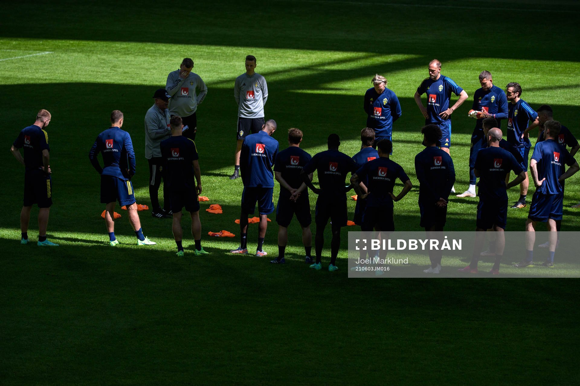 Janne Andersson, head coach, and players of the Swedish