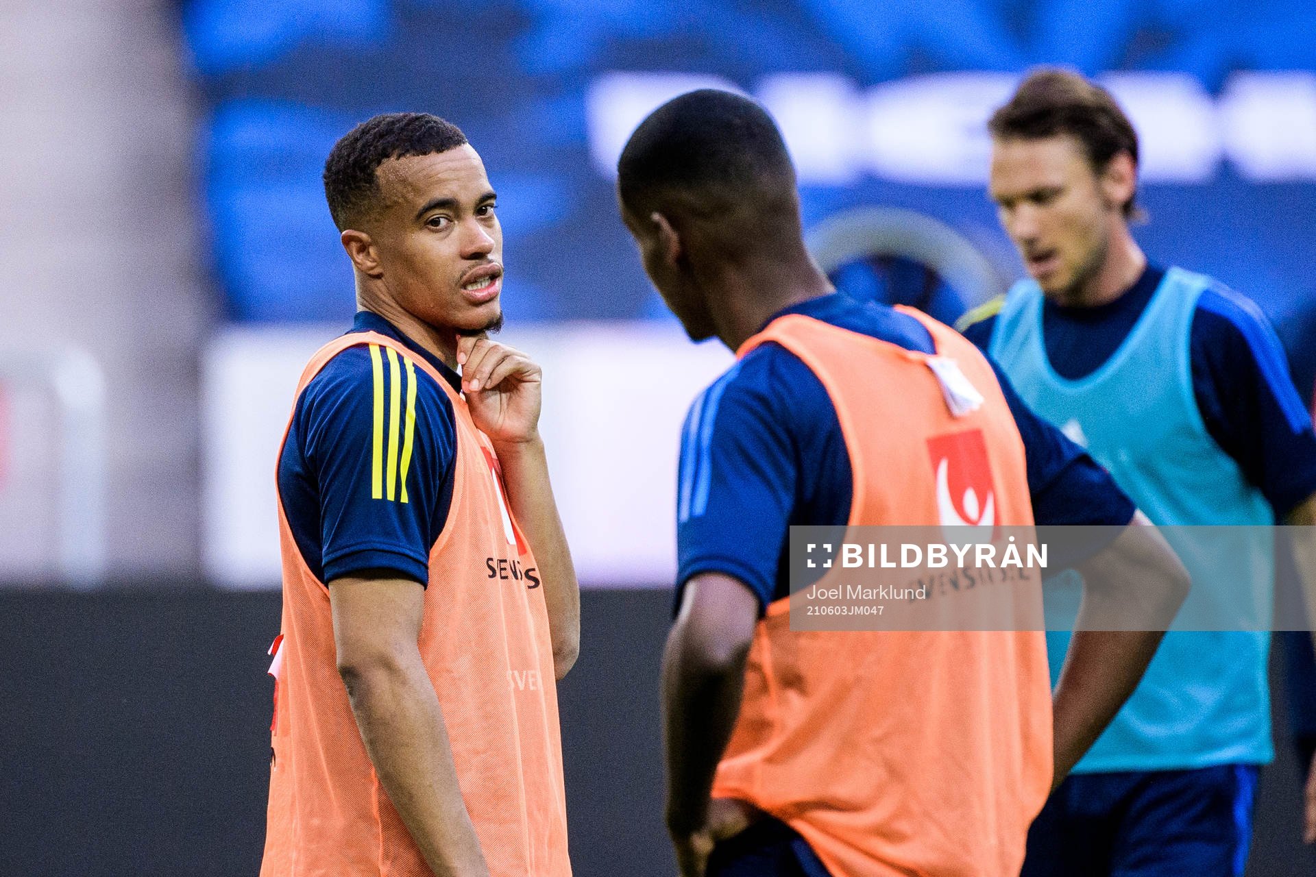 Robin Quaison and Alexander Isak of the Swedish national