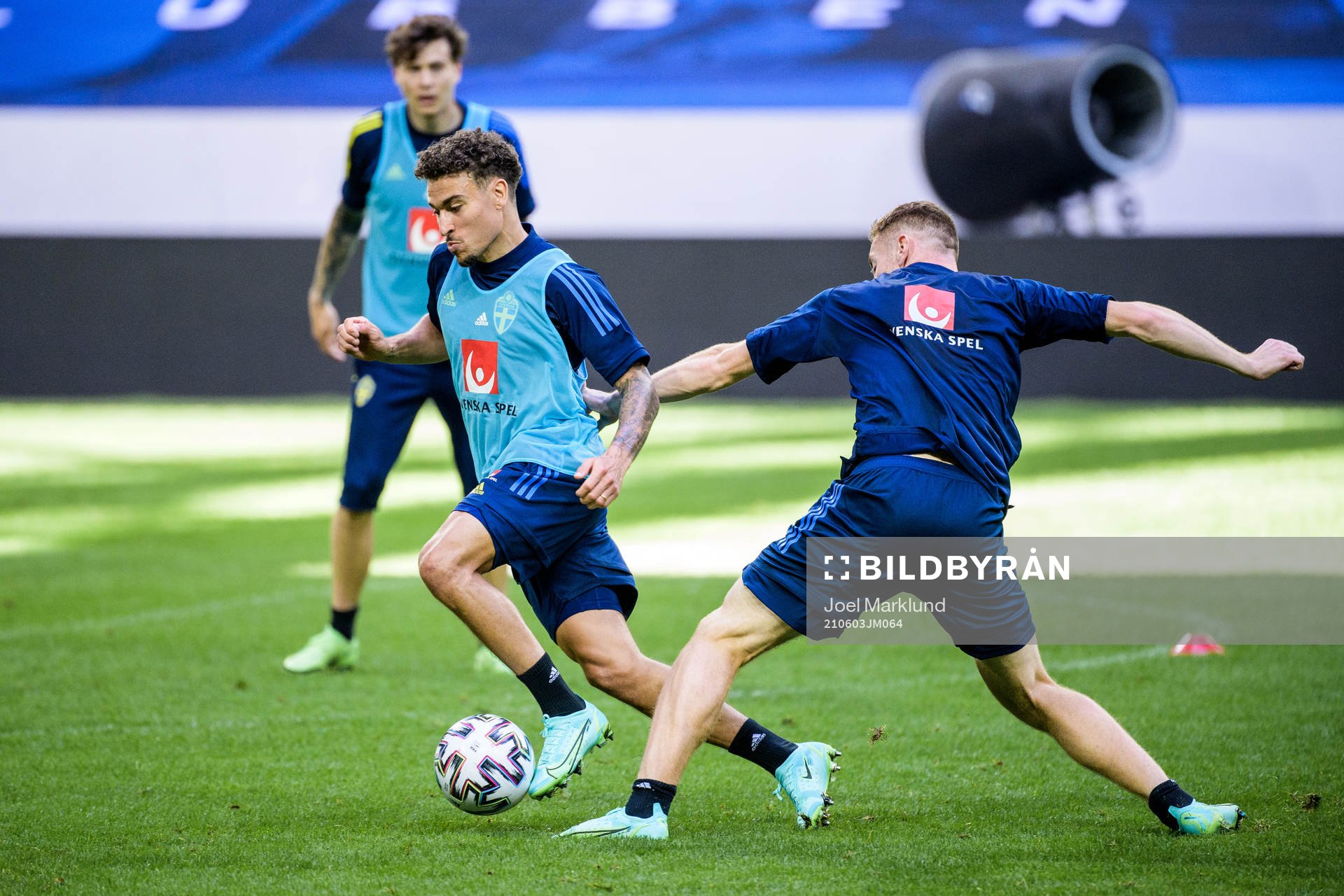 Jordan Larsson and Dejan Kulusevski of the Swedish national