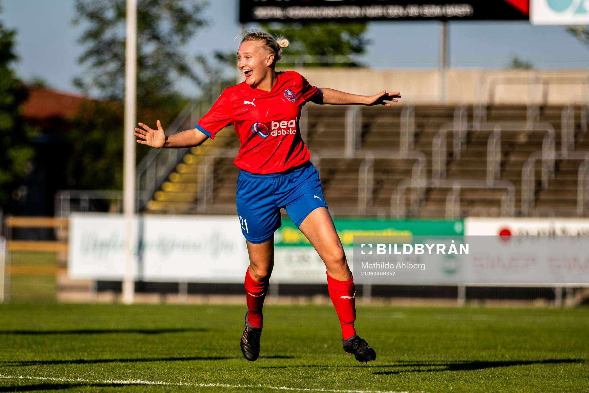 Helsingborsgs Maya Waltersson jublar
