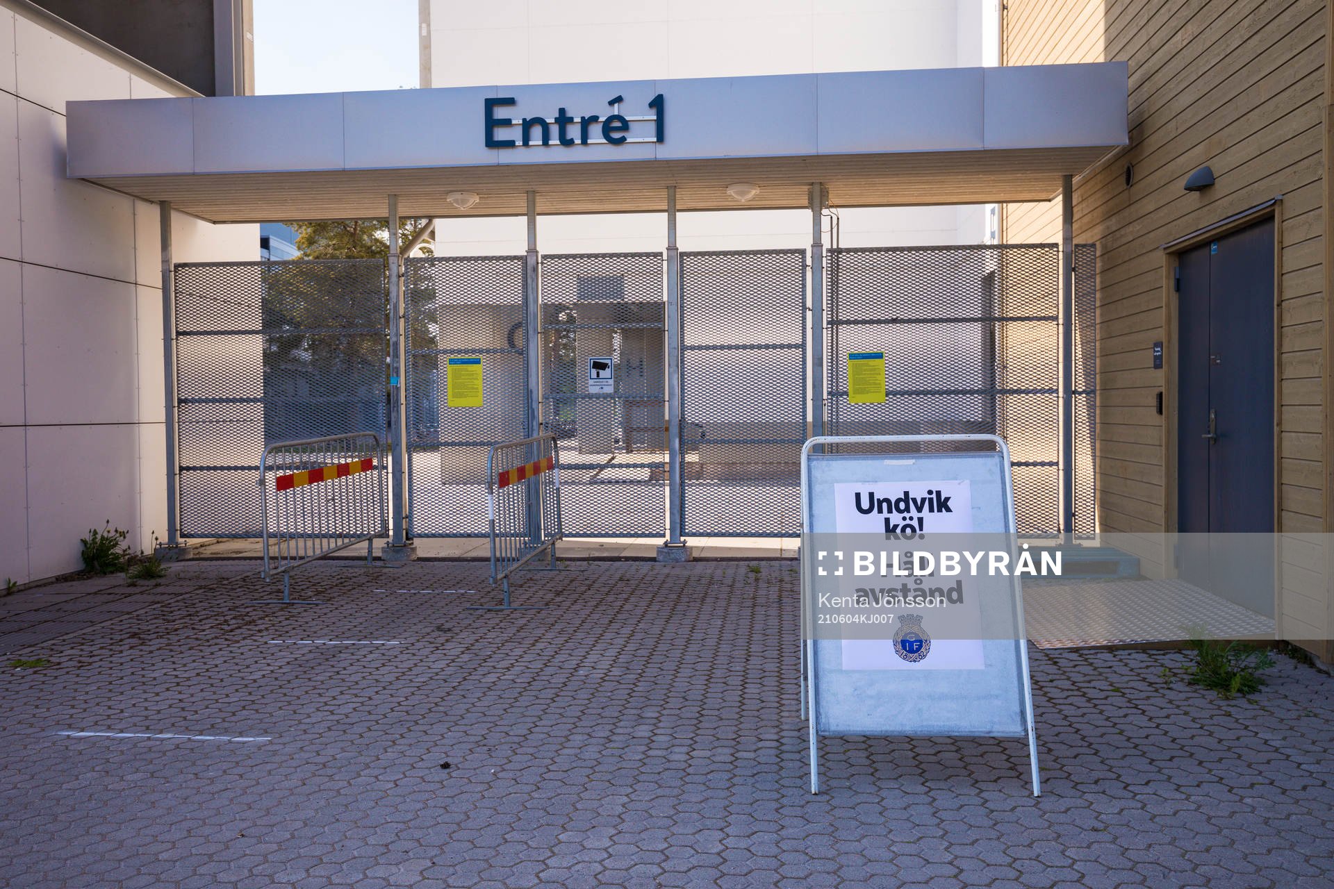 En skylt utanför Gavlevallen hänvisar till att hålla
