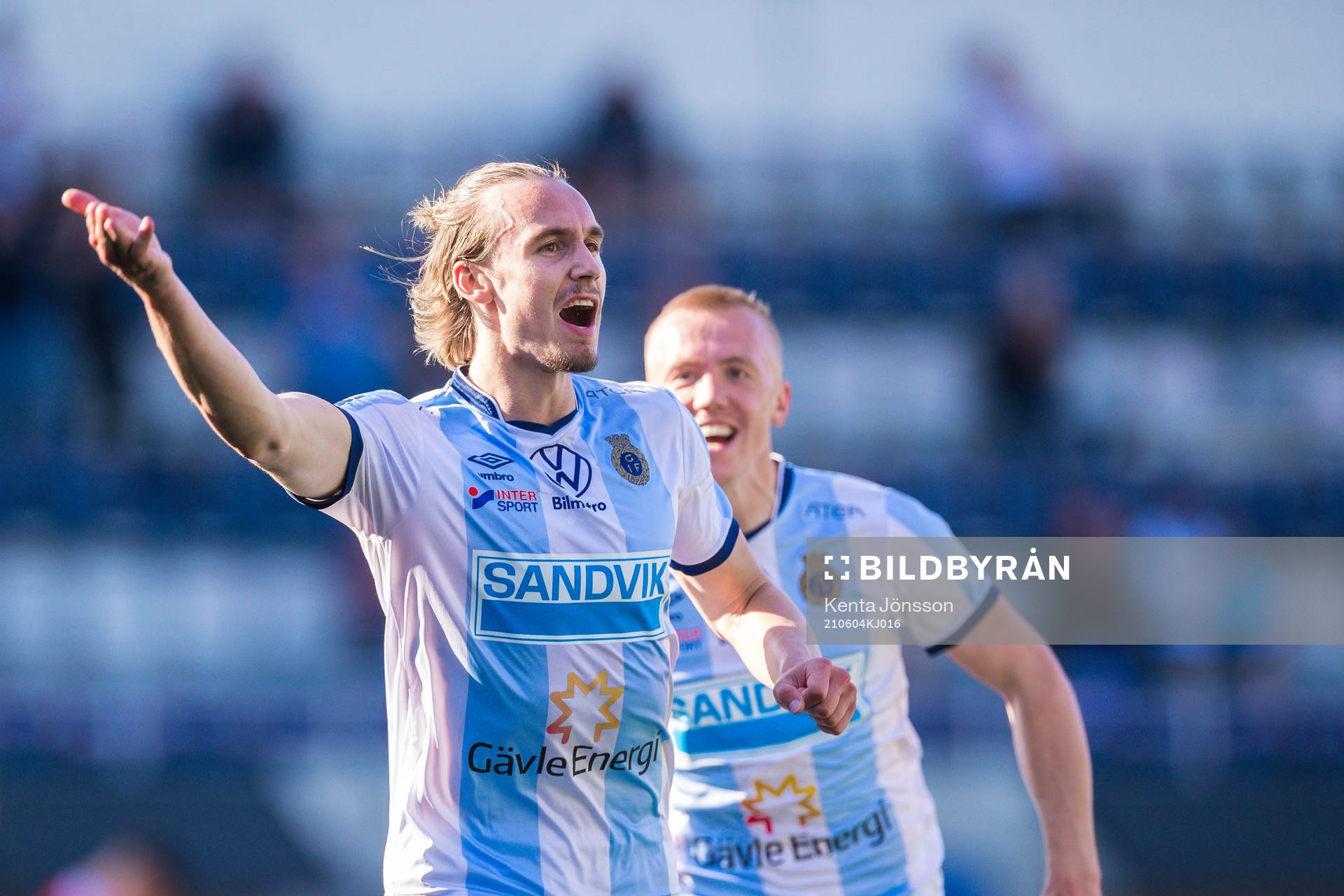 Gefles Linus Sahlin jublar