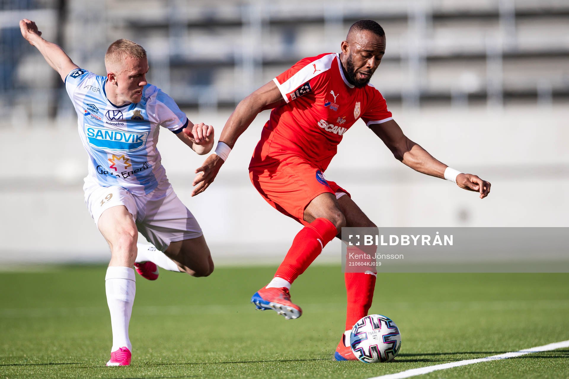 Gefles Isac Lidberg och Assyriskas Uchenna Ike