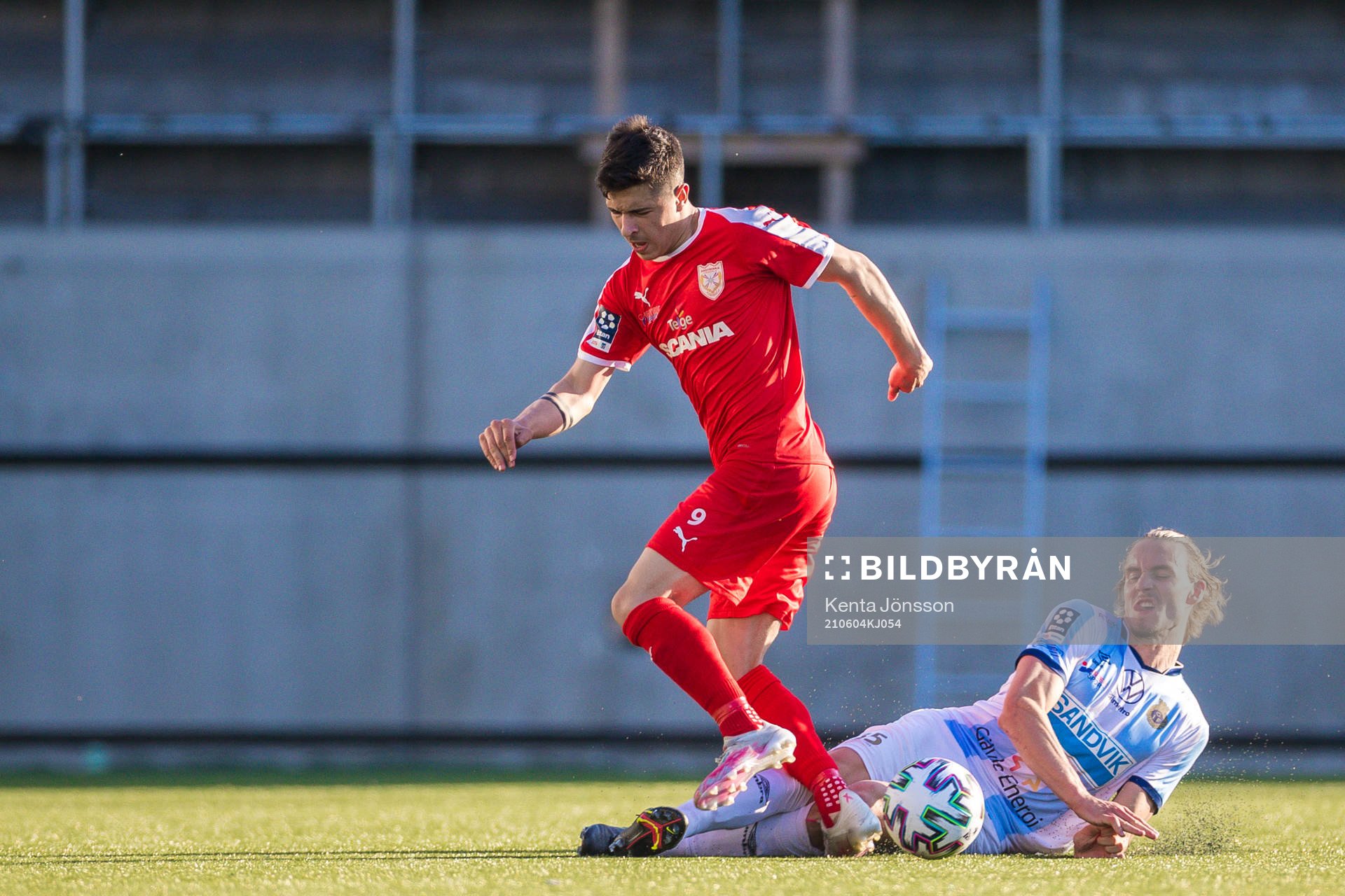 Assyriskas Antonio Yakoub och Gefles Linus Sahlin