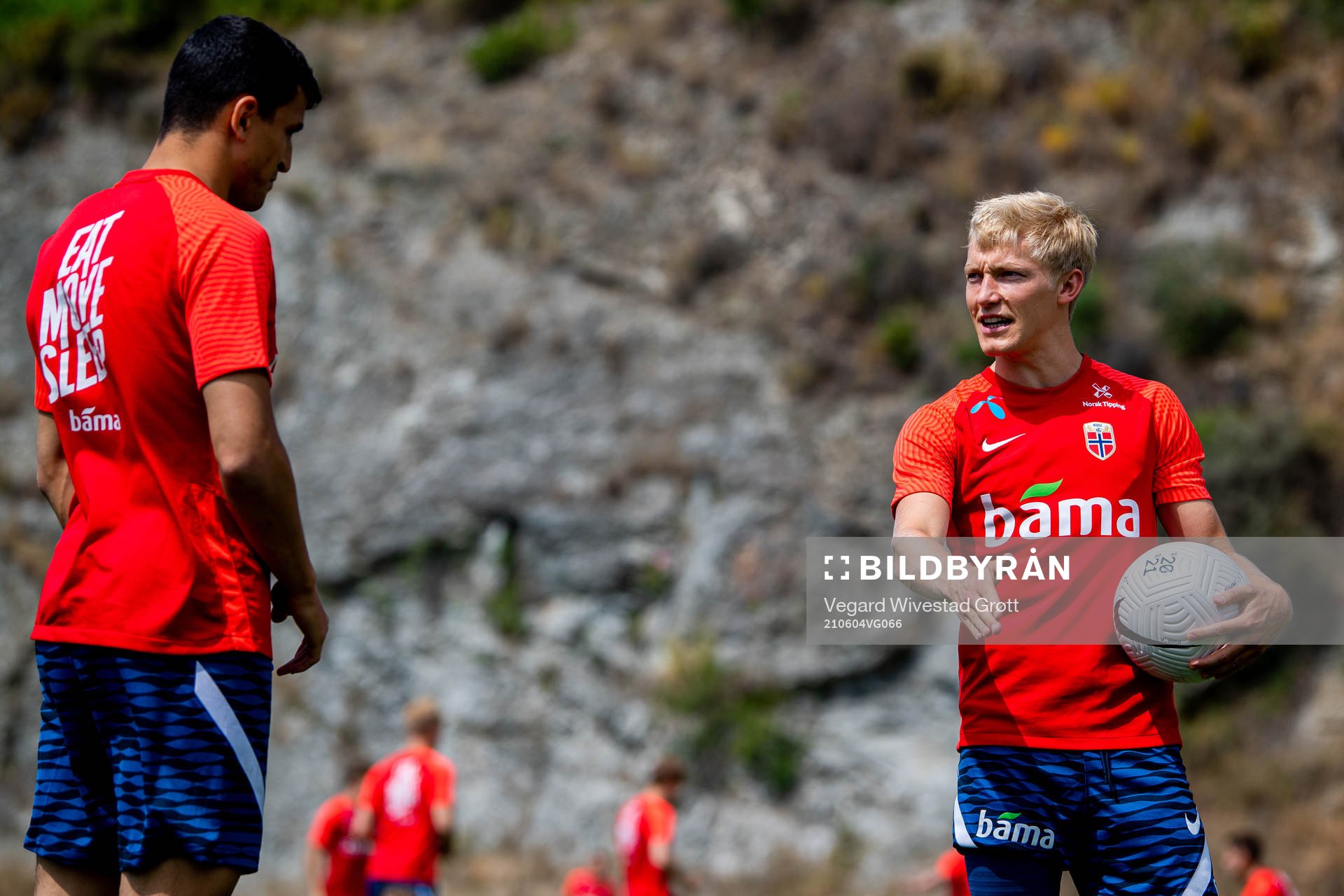 Birger Meling talks to Mohamed Elyounoussi of the Norwegian