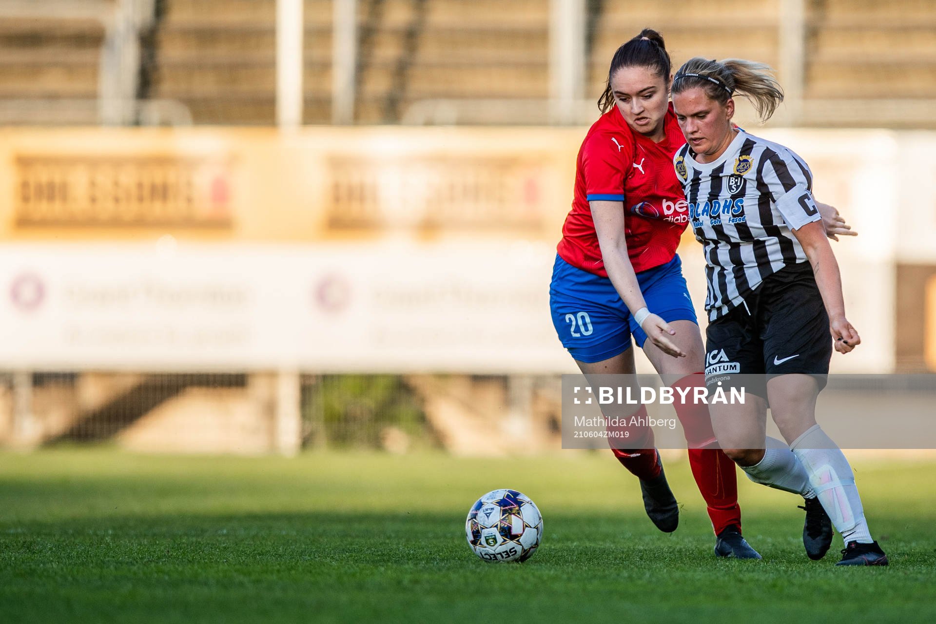 Helsingborgs Olivia Eriksson och Landskronas Emelier Möller