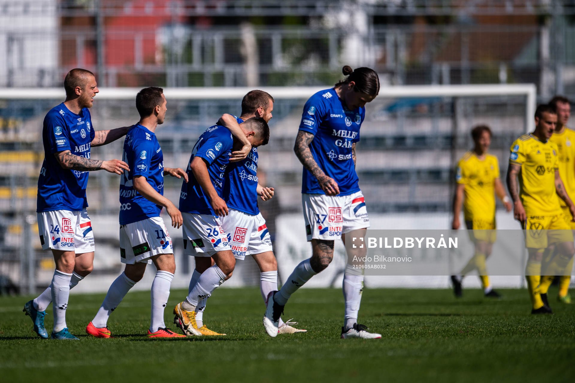 Trelleborgs Haris Brkic jublar med lagkamrater efter 1-0 under fotbollsmatchen i Superettan mellan Trelleborg och GIF Sundsvall den 5 juni 2021 i Trelleborg.