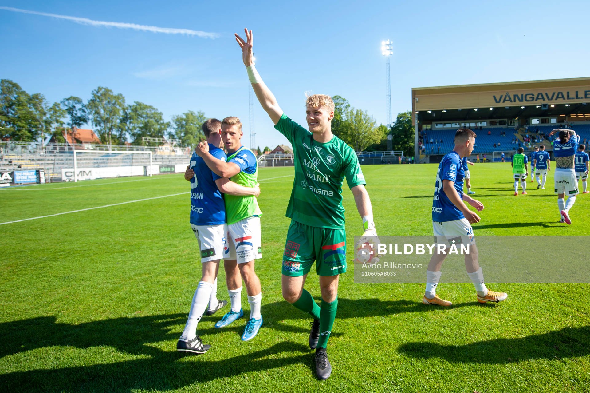 Trelleborgs målvakt Kasper Thiesson Kristensen jublar efter slutsignalen under fotbollsmatchen i Superettan mellan Trelleborg och GIF Sundsvall den 5 juni 2021 i Trelleborg.