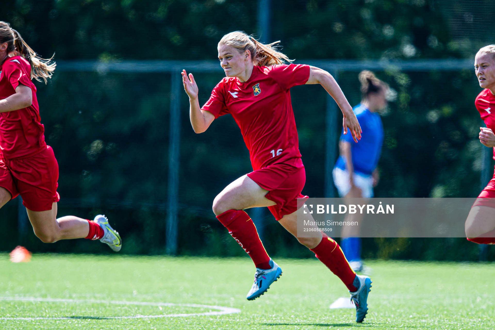 Mathilde Hauge Harviken of Røa warms up