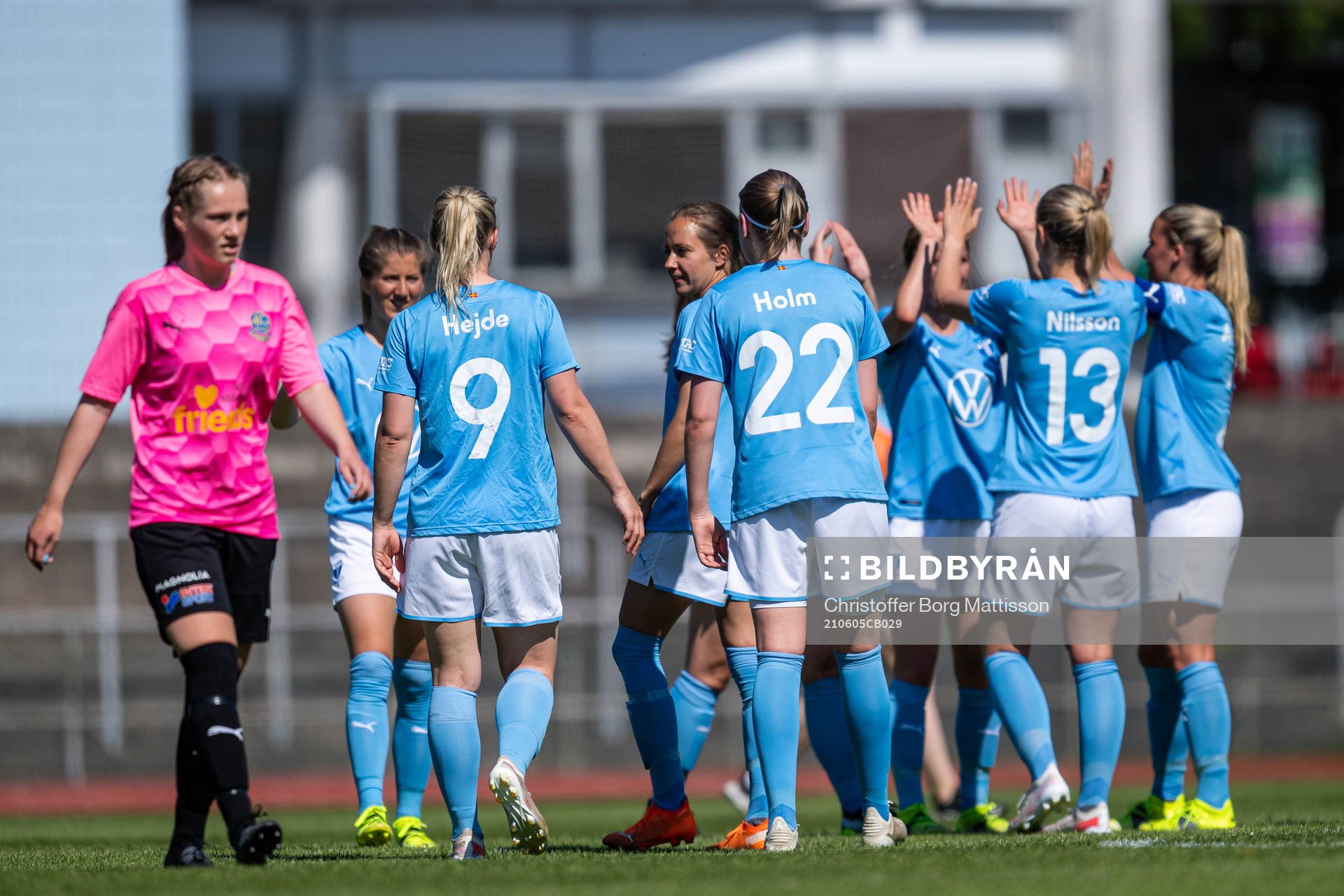 Malmö FFs spelare jublar efter fotbollsmatchen i Division 3 sydvästra Skåne mellan Malmö FF och Lunds BK den 5 juni 2021 i Malmö.