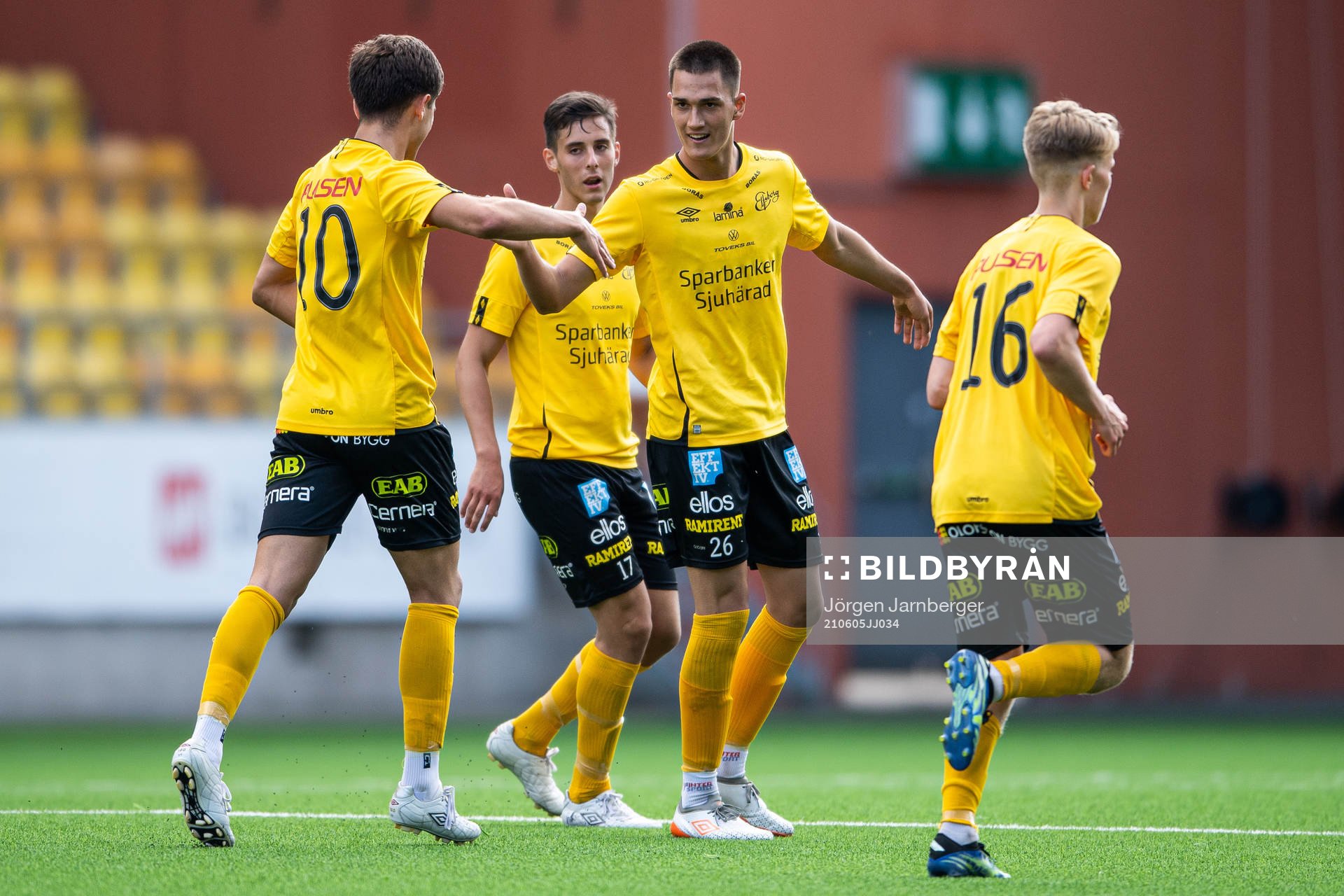 Elfsborgs Amer Jusic jublar med lagkamraterna