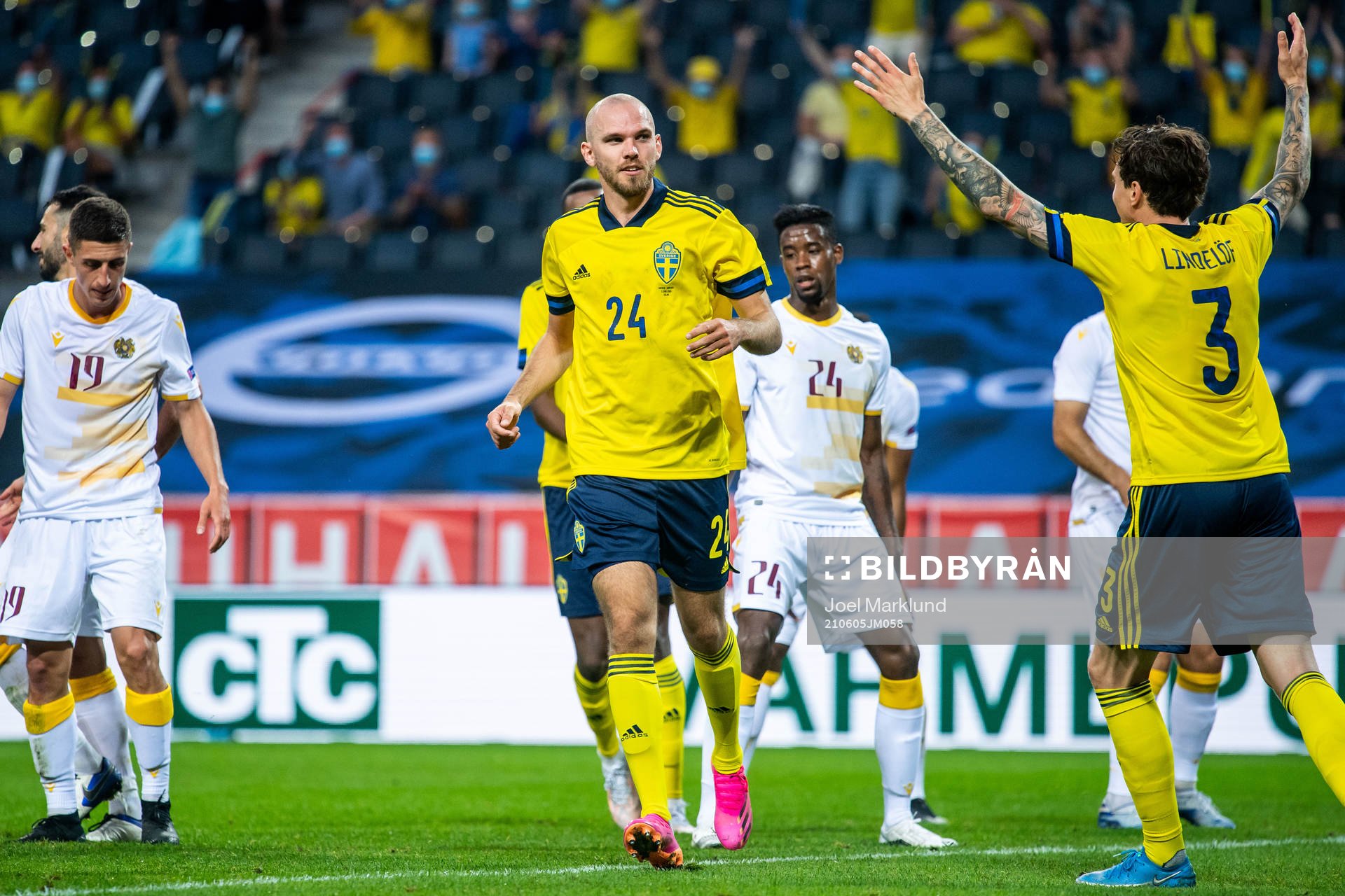 Marcus Danielson of Sweden celebrates 2-0