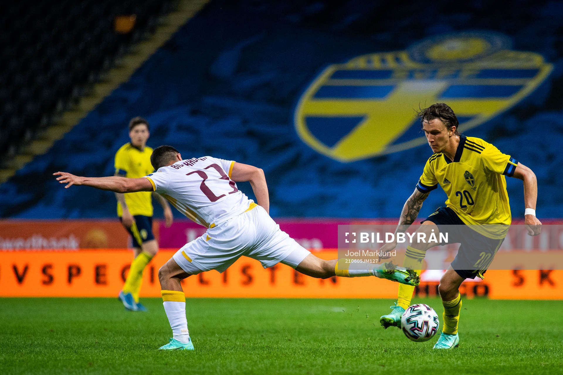Vahan Bichakhcyan of Armenia and Kristoffer Olsson of Sweden