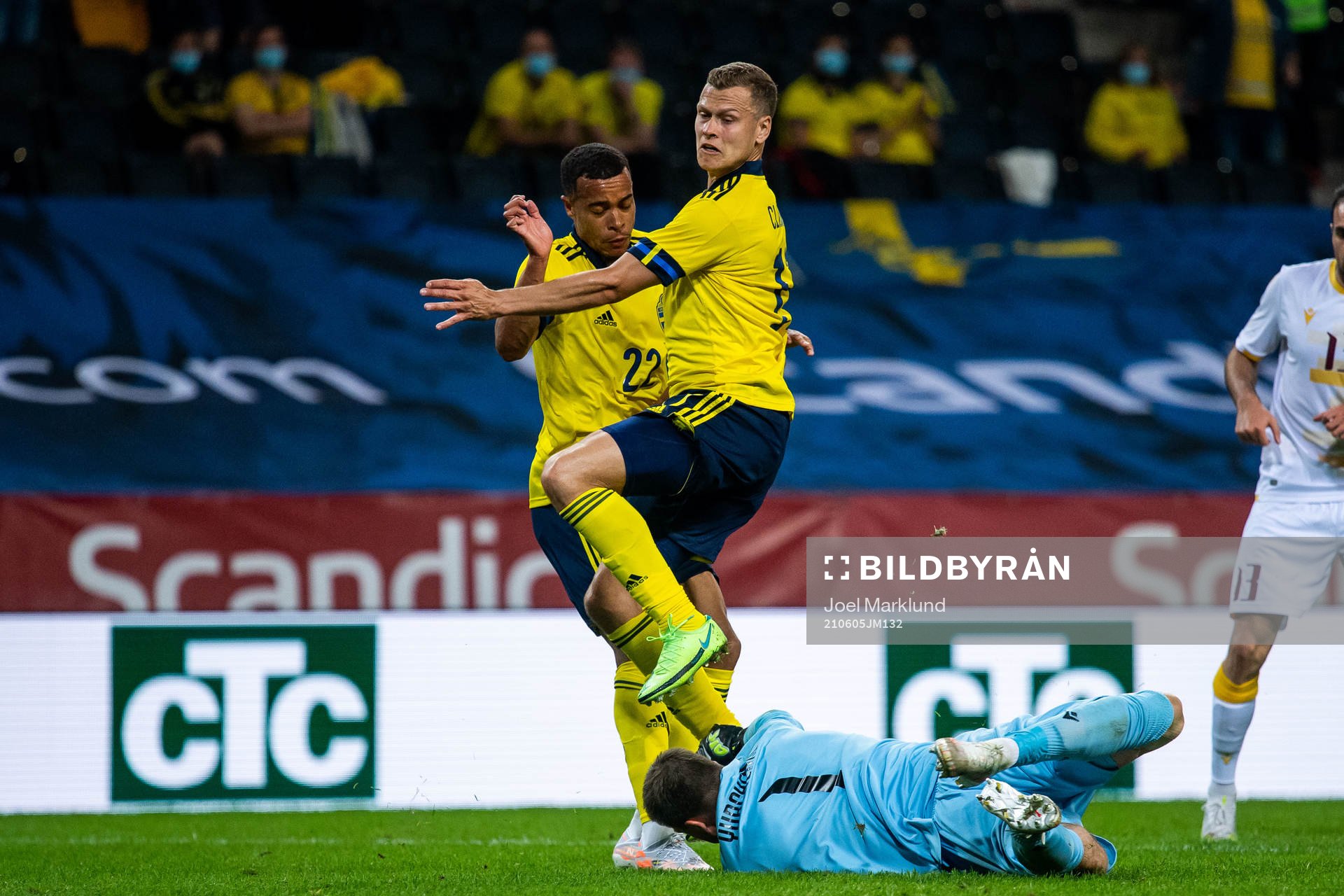 Robin Quaison and Viktor Claesson of Sweden