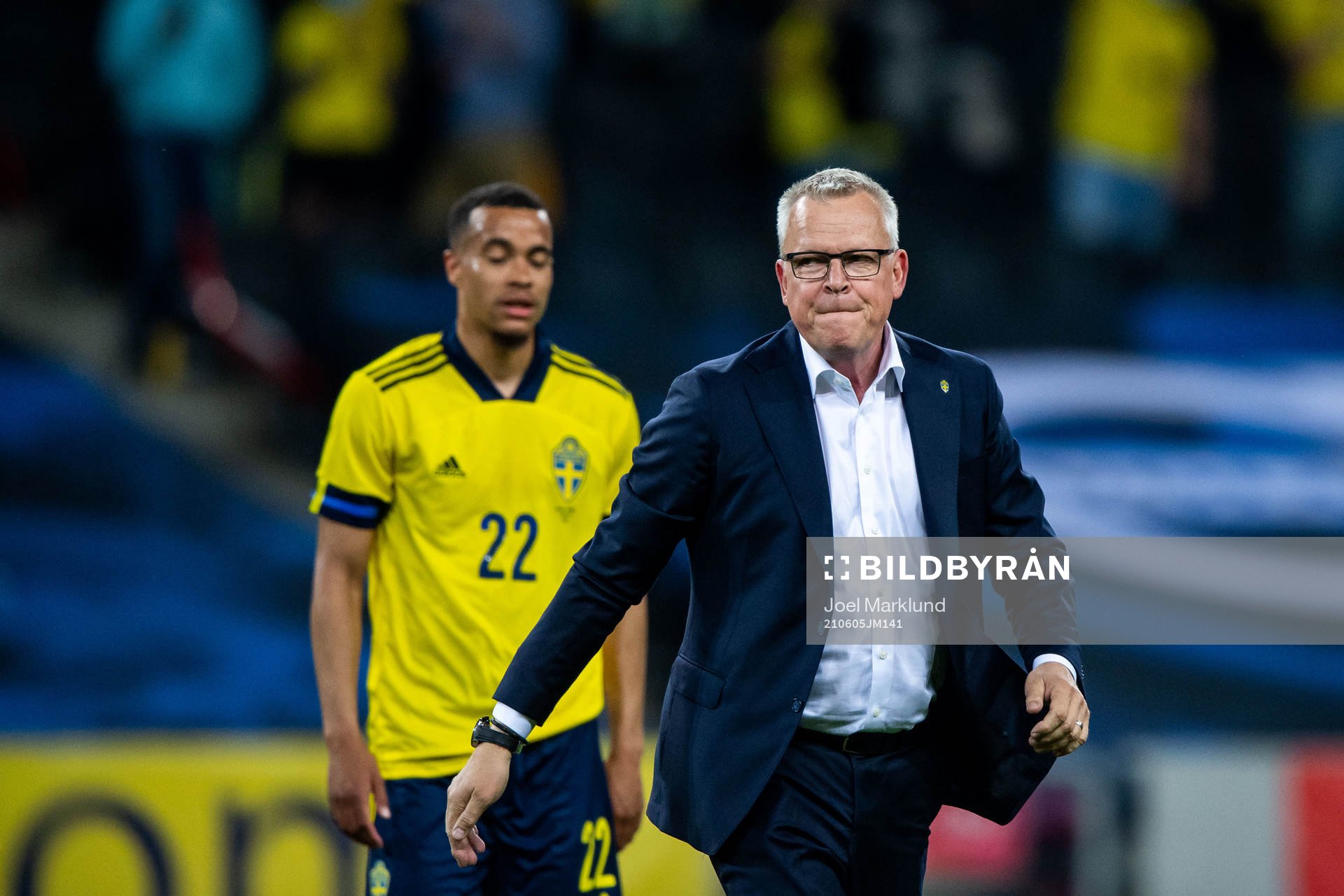 Robin Quaison and Janne Andersson, head coach of Sweden