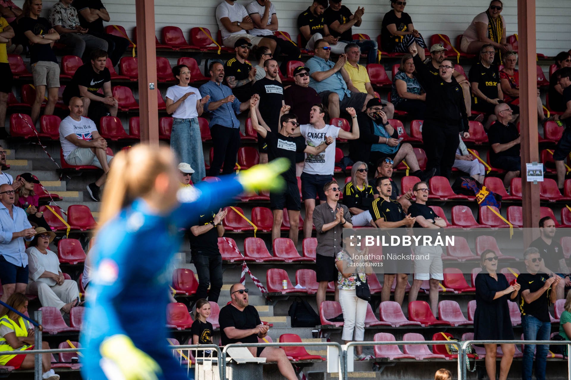 s supportrar på läktaren