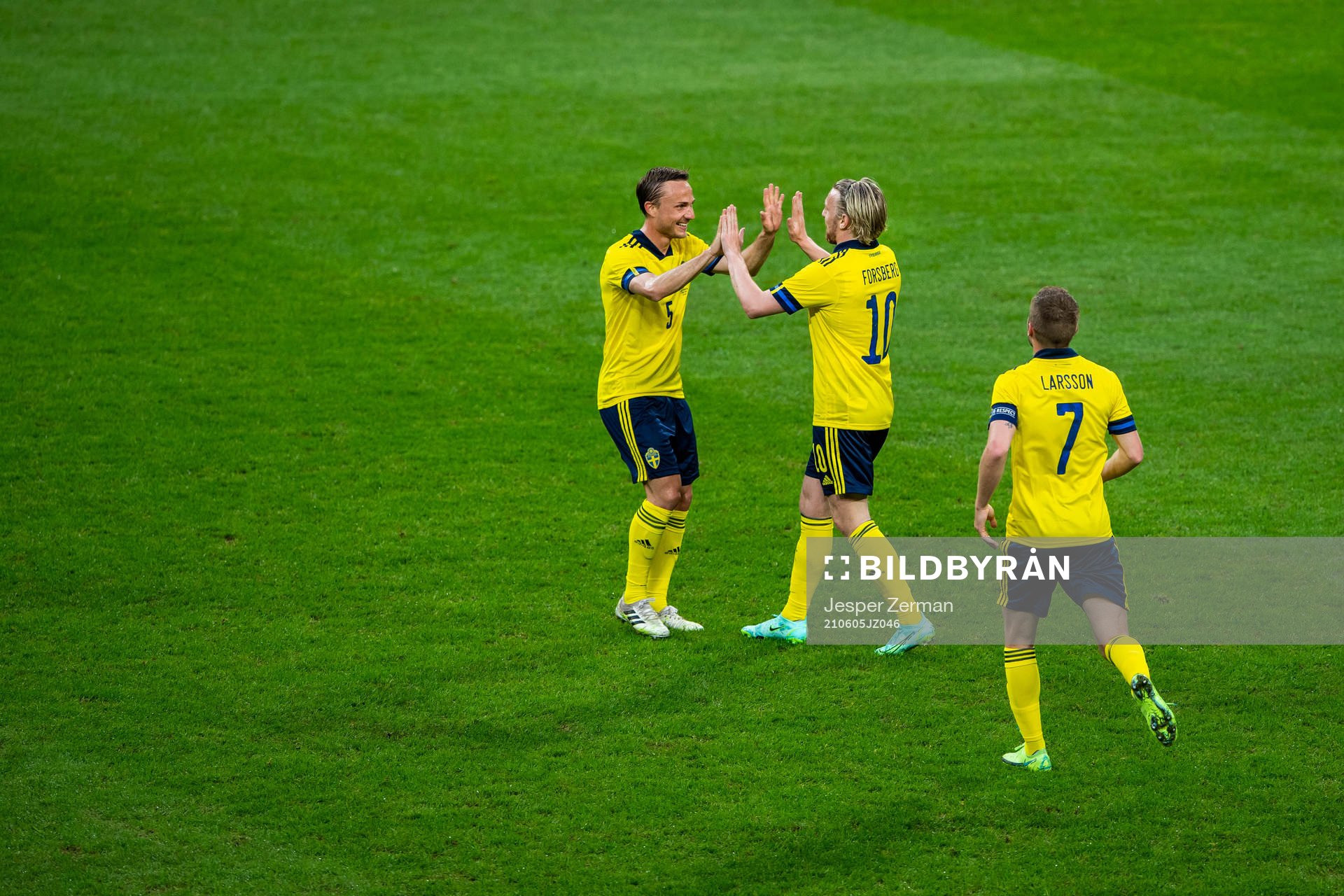 Emil Forsberg of Sweden celebrates with teammates