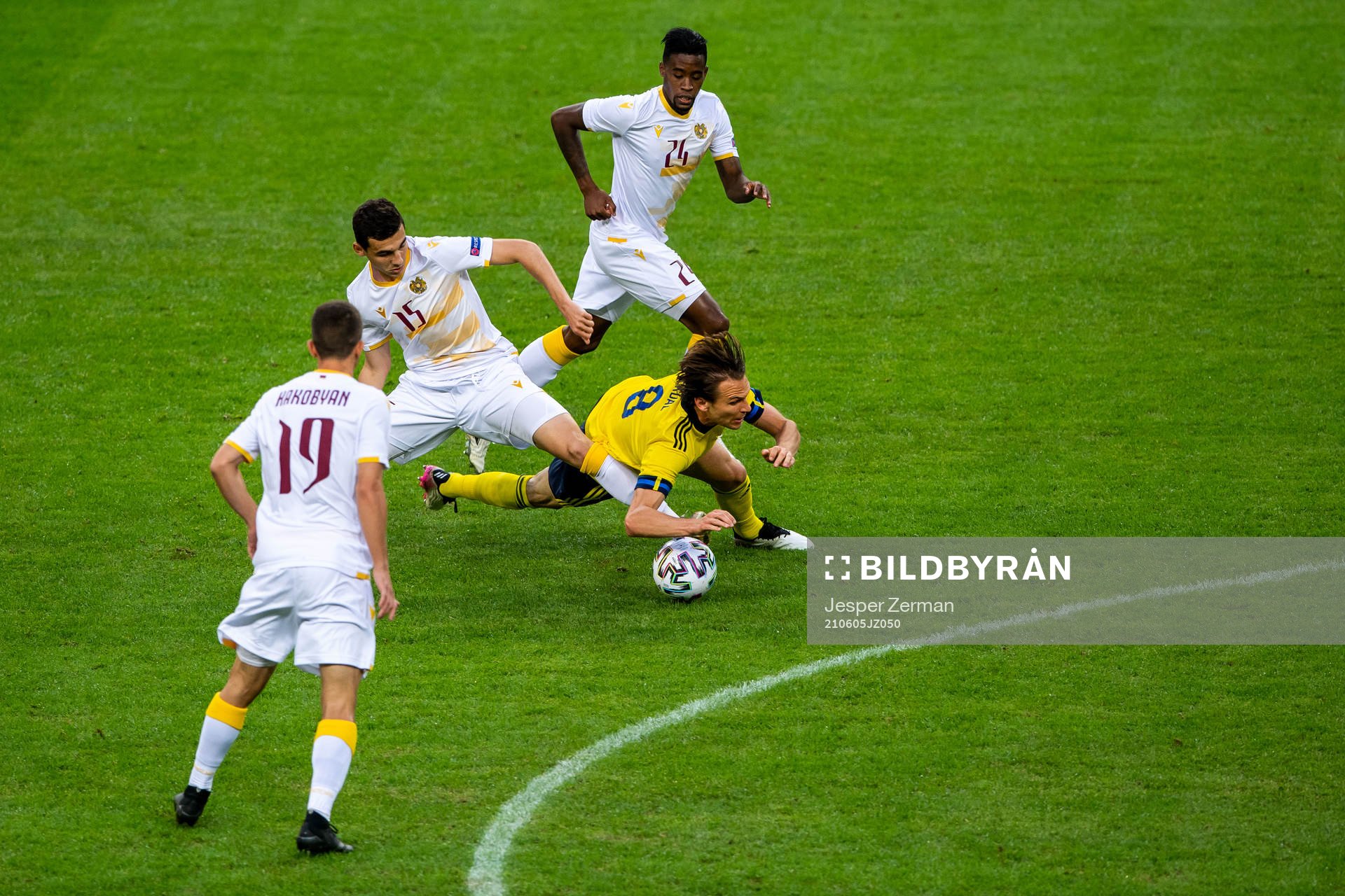 Eduard Spertsyan of Armenia and Albin Ekdal of Sweden