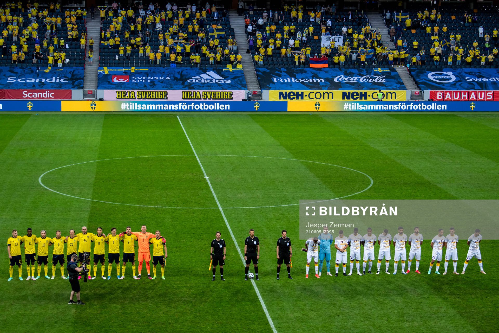 Players of Sweden and of Armenia