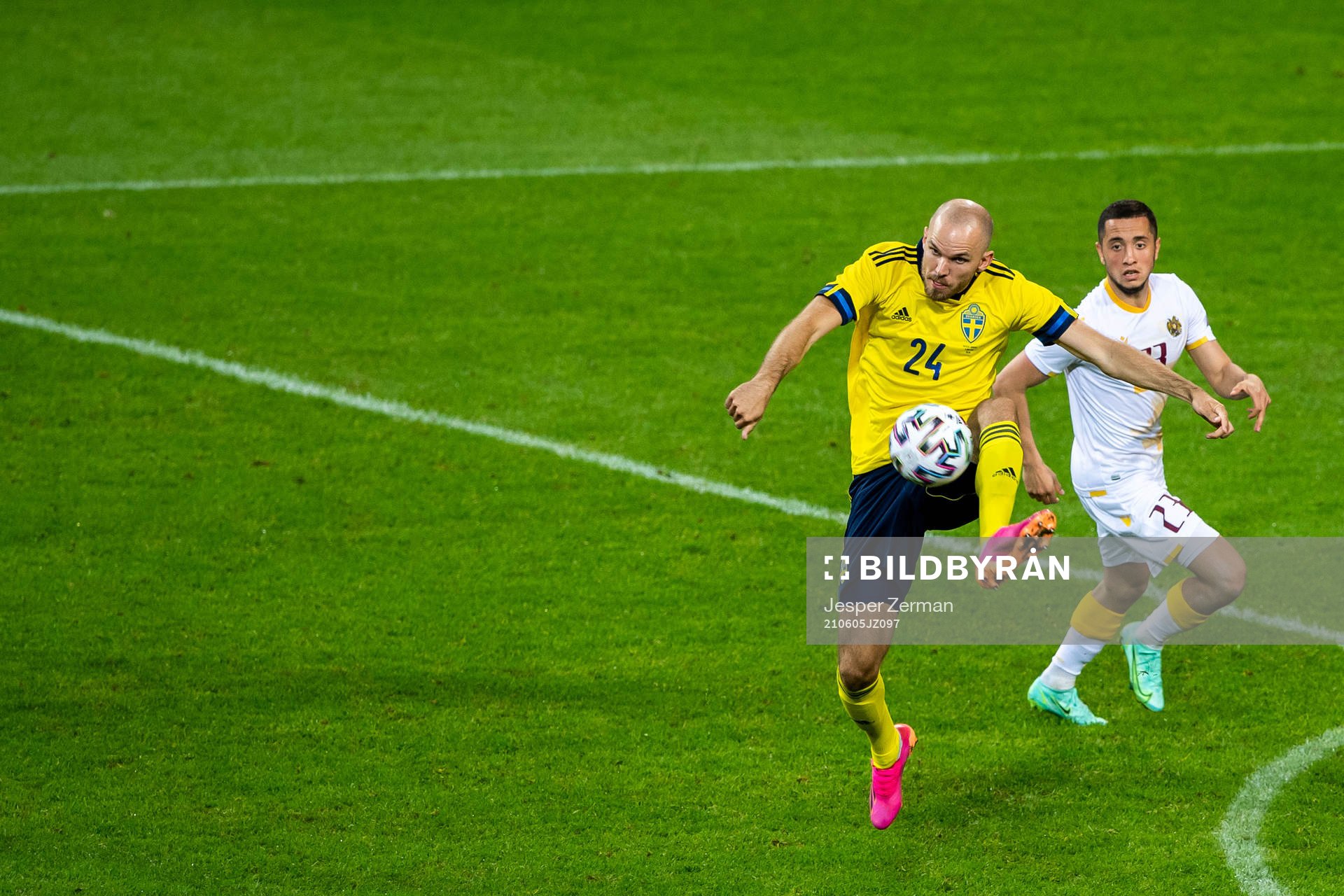 Marcus Danielson of Sweden and Vahan Bichakhcyan of Armenia