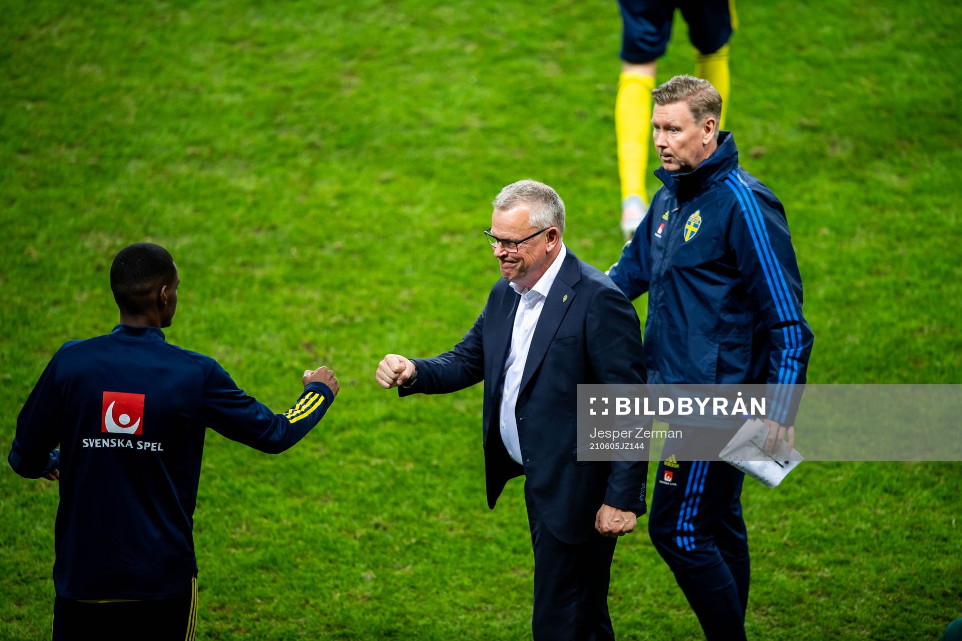 Alexander Isak and Janne Andersson, head coach of Sweden