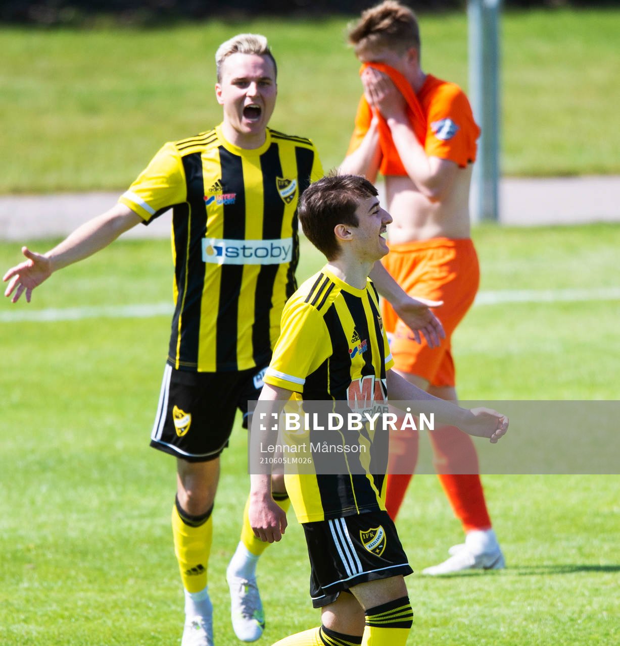 IFK Hässleholms Armin Culum har lagt in bollen som