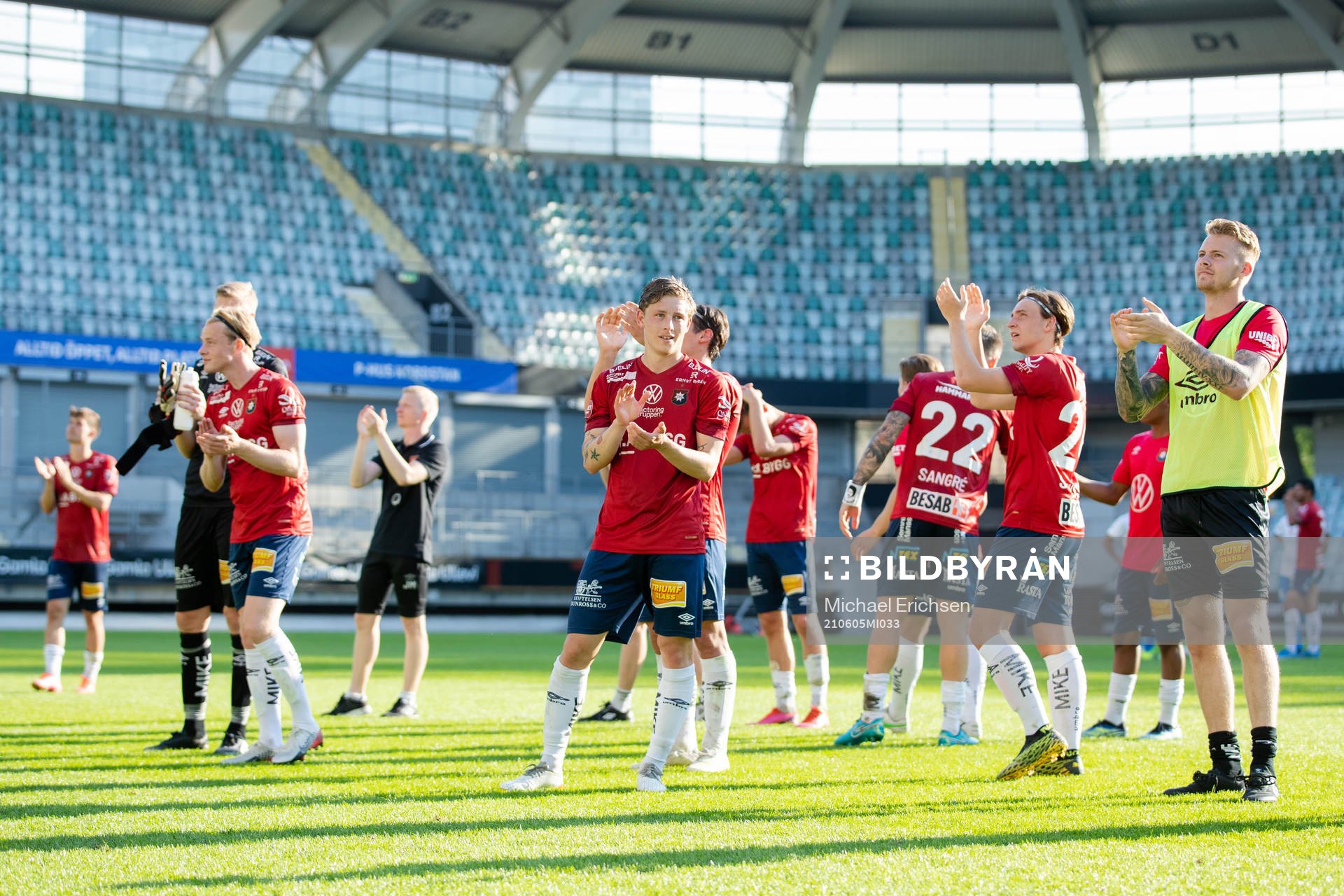 Örgrytes spelare tackar publiken