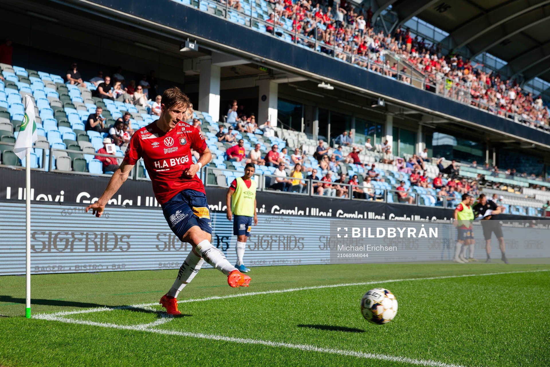 Örgrytes Lukas Browning Lagerfeldt slår en hörna