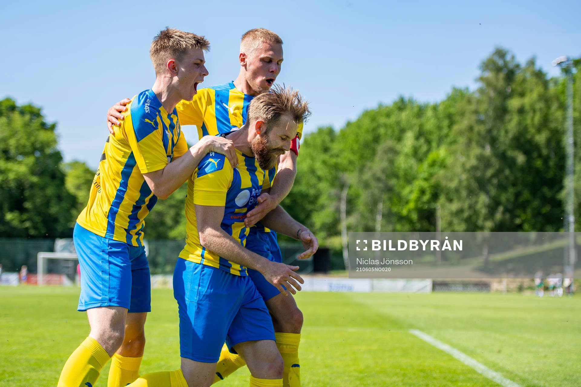 Eskilsminnes Emil Åberg jublar