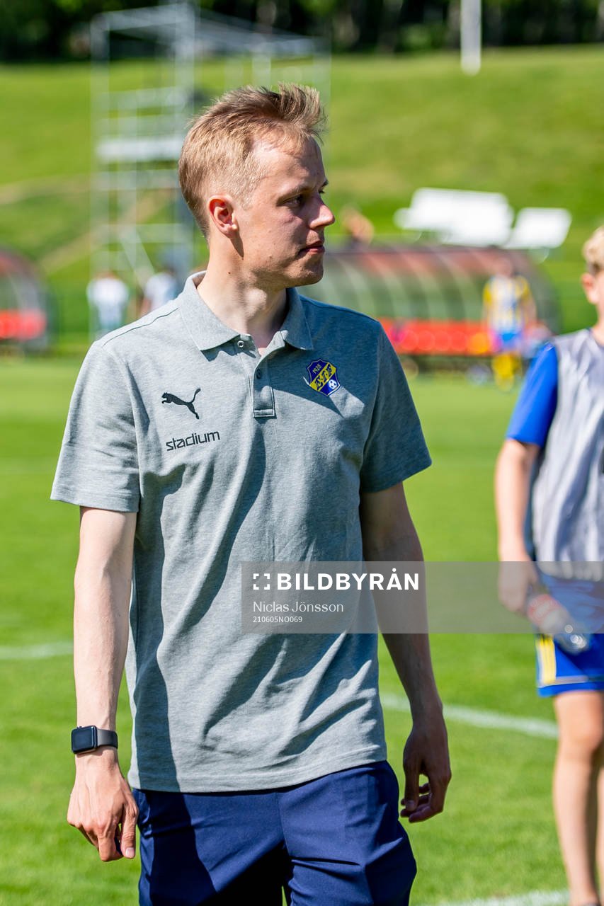 Eskilsminnes Ass. Tränare André Petersson deppar