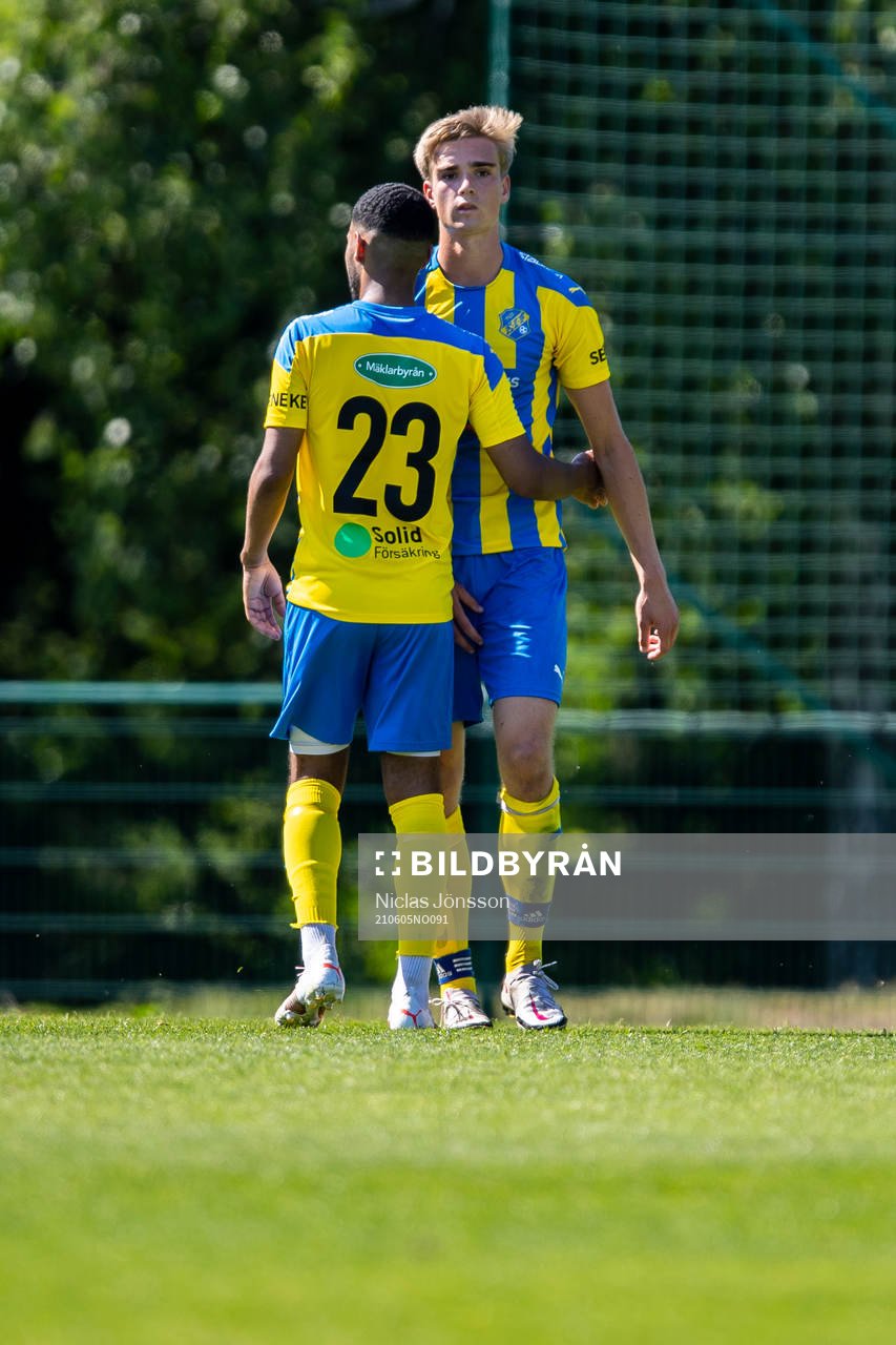 Eskilsminnes William Nilsson och Yonathan Getachew deppar