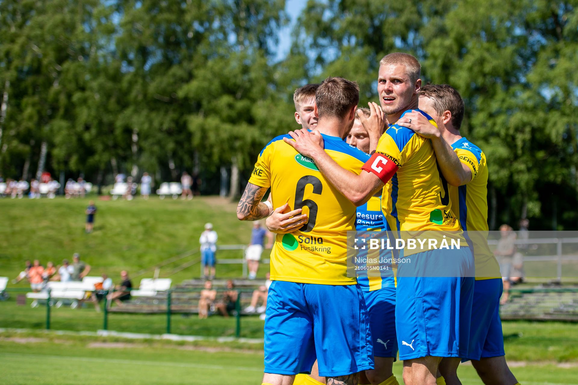 Eskilsminnes Jonatan Persson jublar