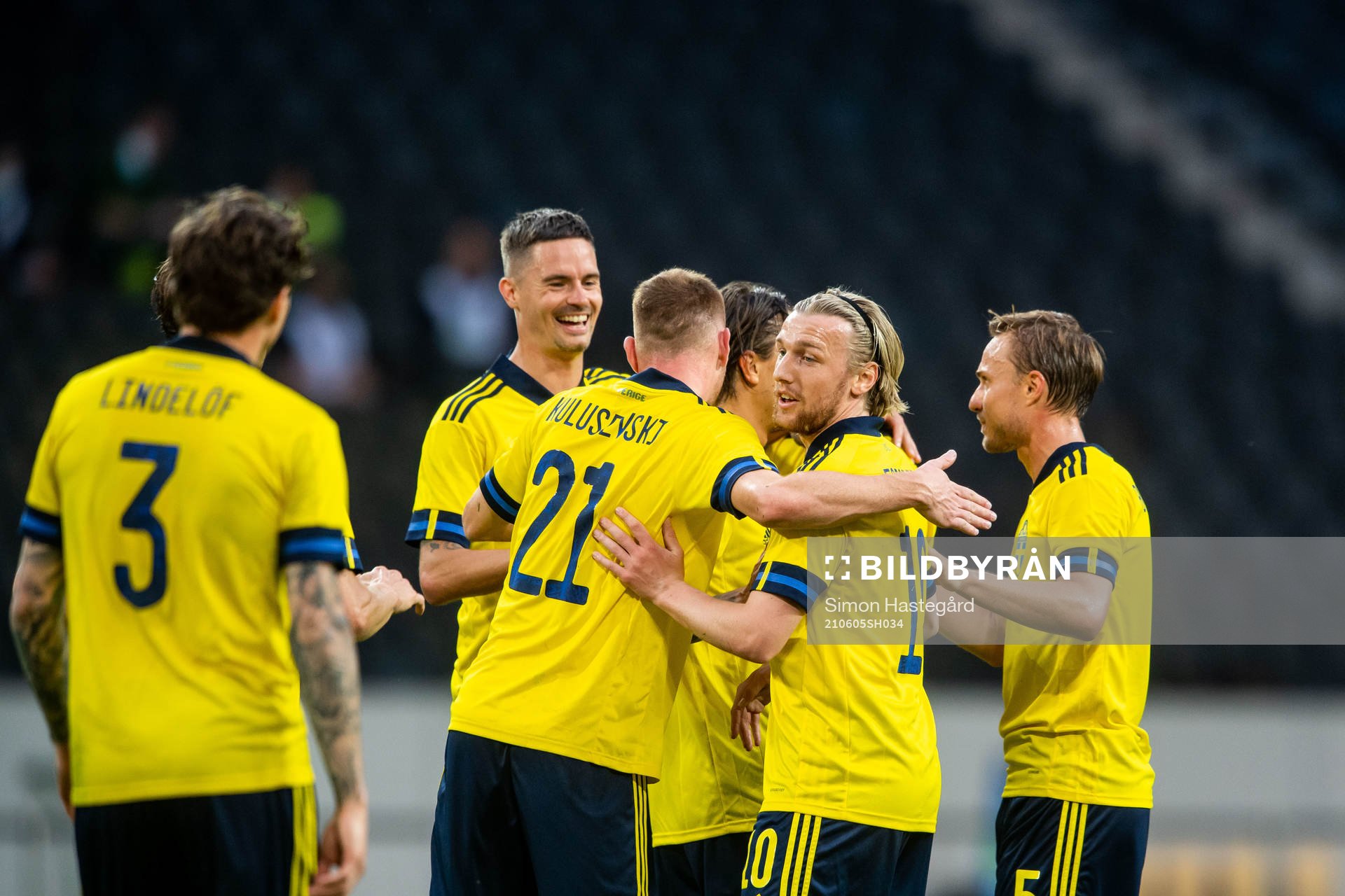 Mikael Lustig, Victor Nilsson Lindelöf, Emil Forsberg and
