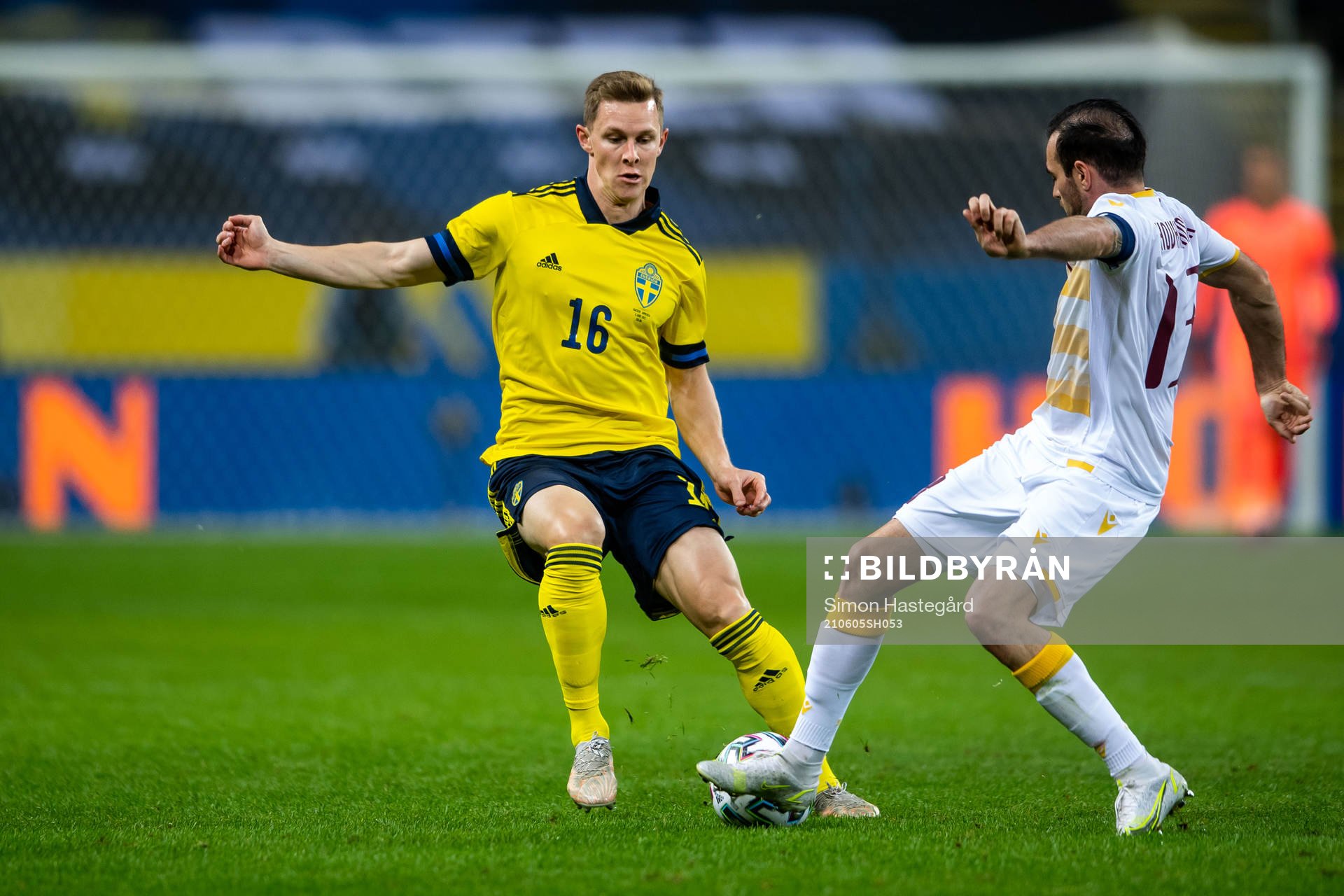 Emil Krafth of Sweden and Kamo Hovhannisyan of Armenia