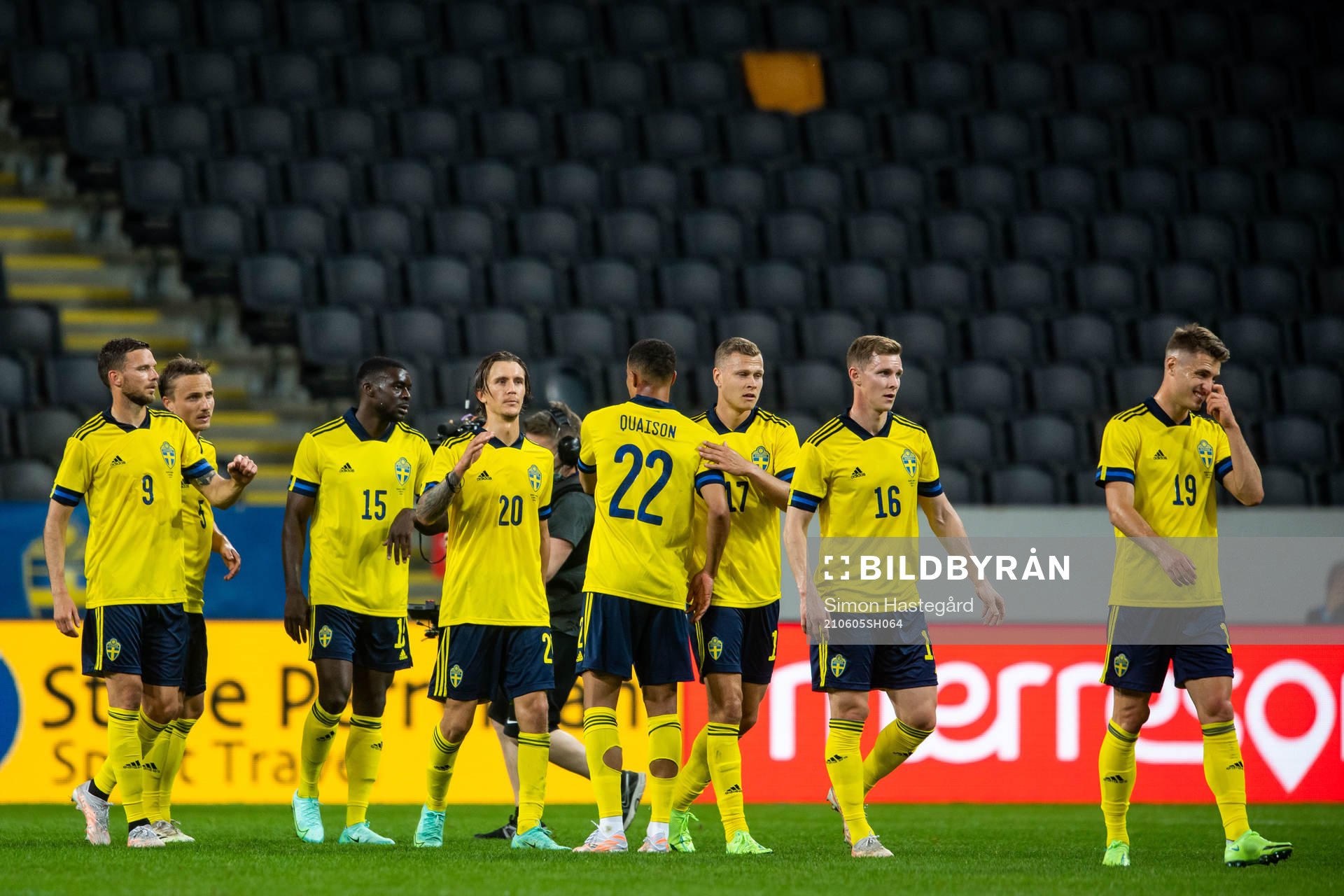 Players of Sweden celebrates