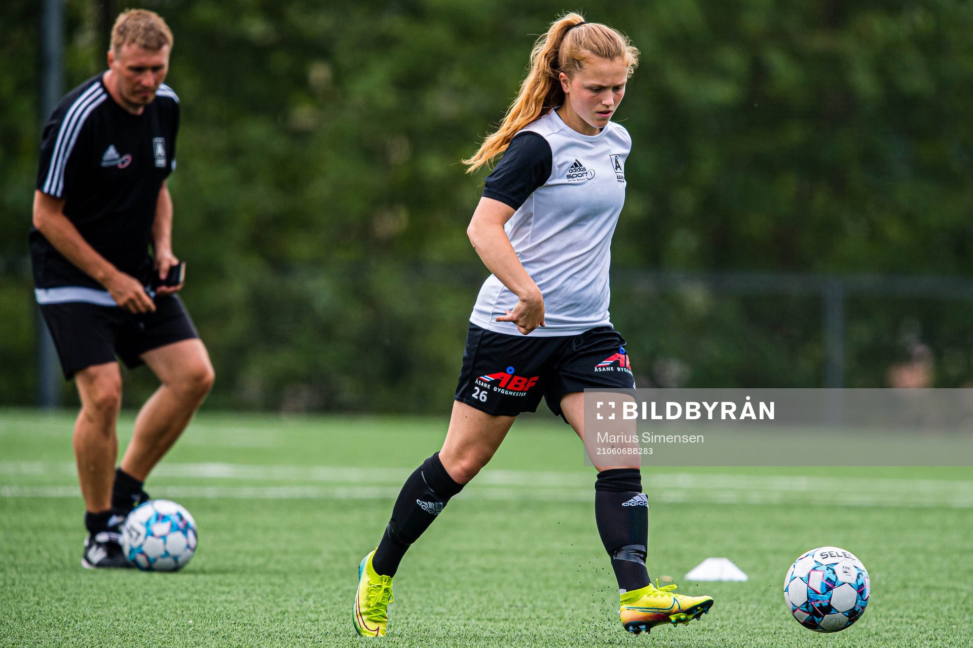 Kristina Borgenhaug Brudvik of Åsane warms up