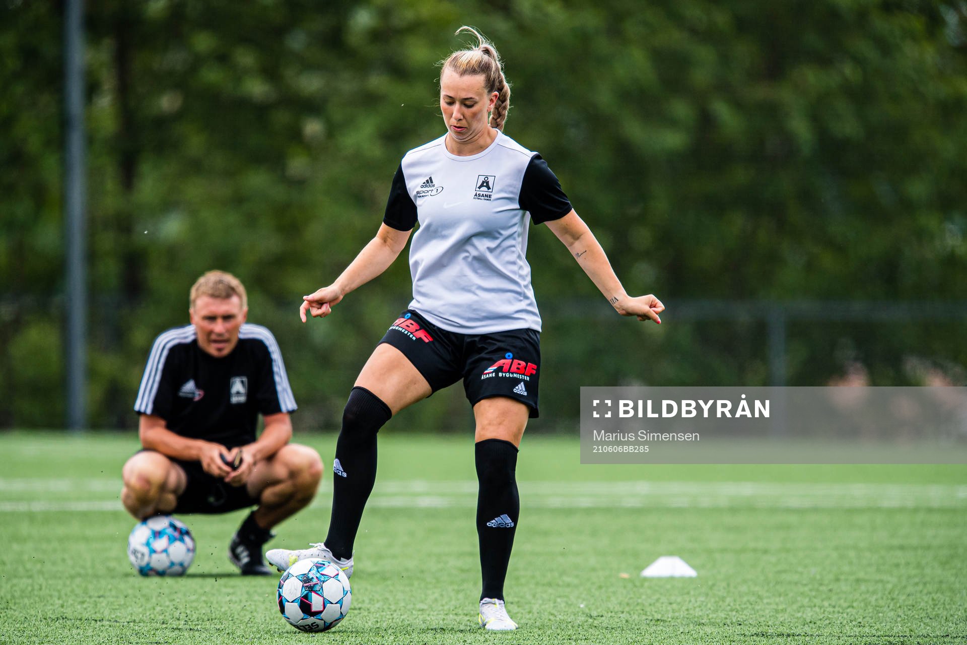 Katarina Dybvik Sunde of Åsane warms up