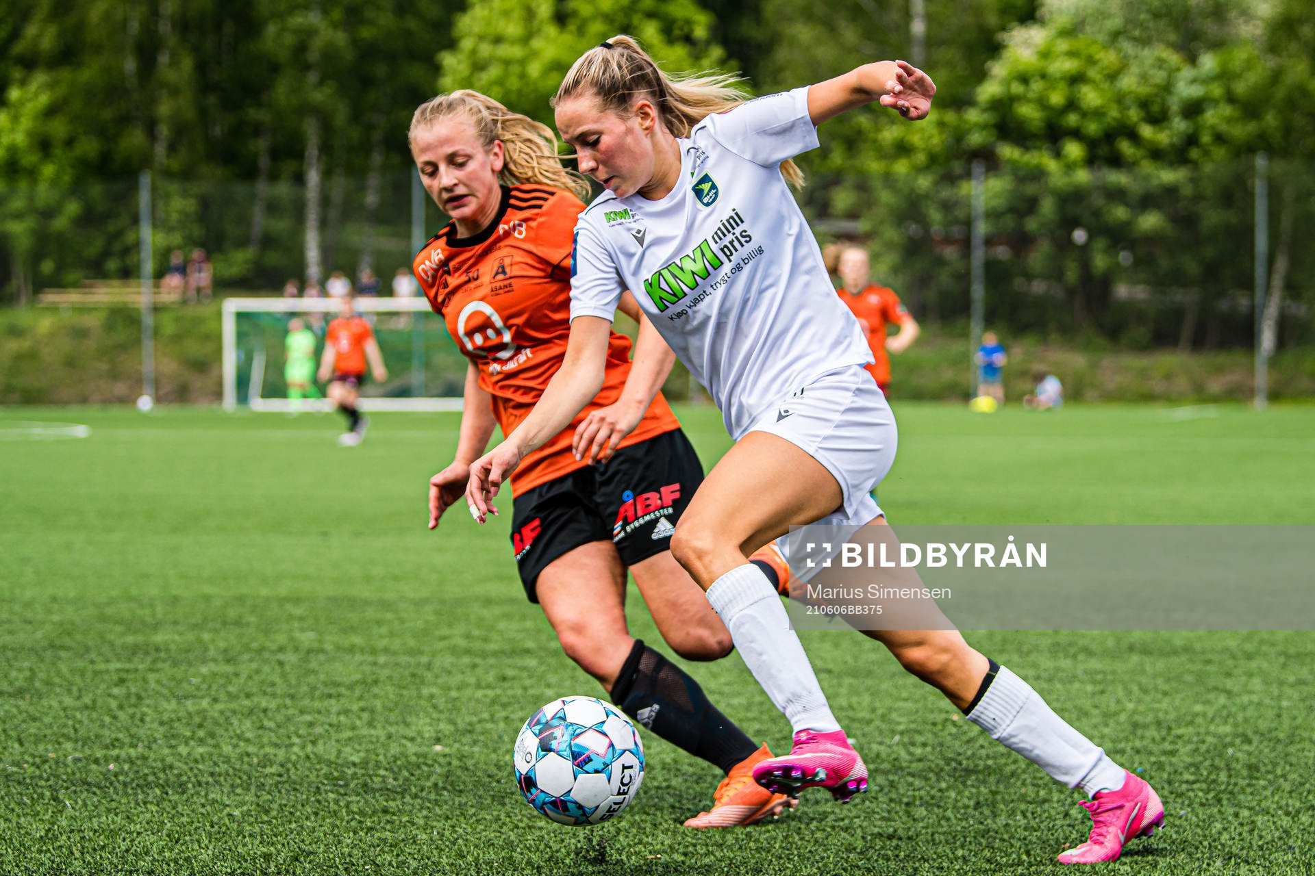 Alise Tvilde Evensen of Åsane and Ine Strømstad Berre of