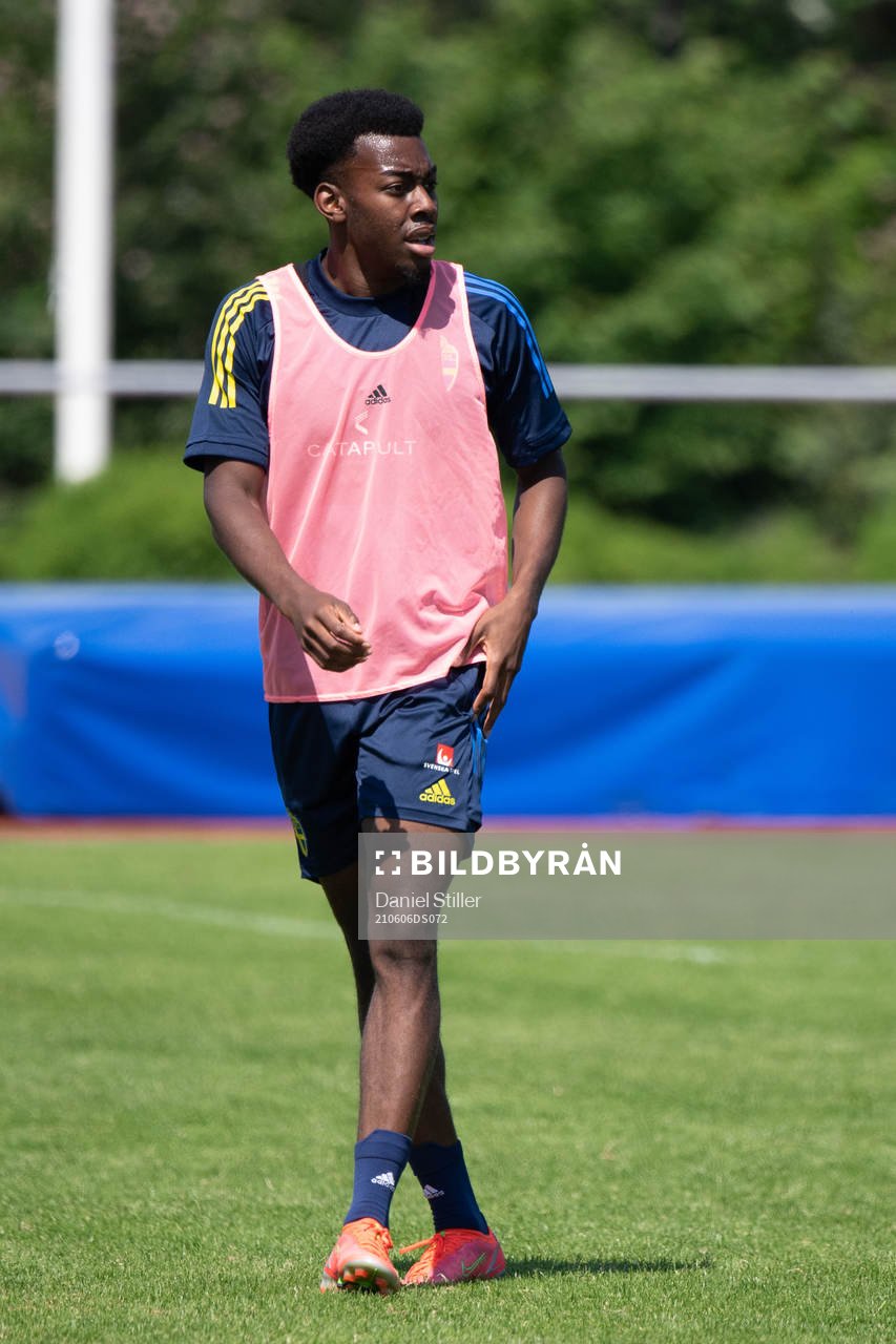 Anthony Elanga under en träning med Sveriges U21 landslag i fotboll den 6 juni 2021 i Falkenberg. 