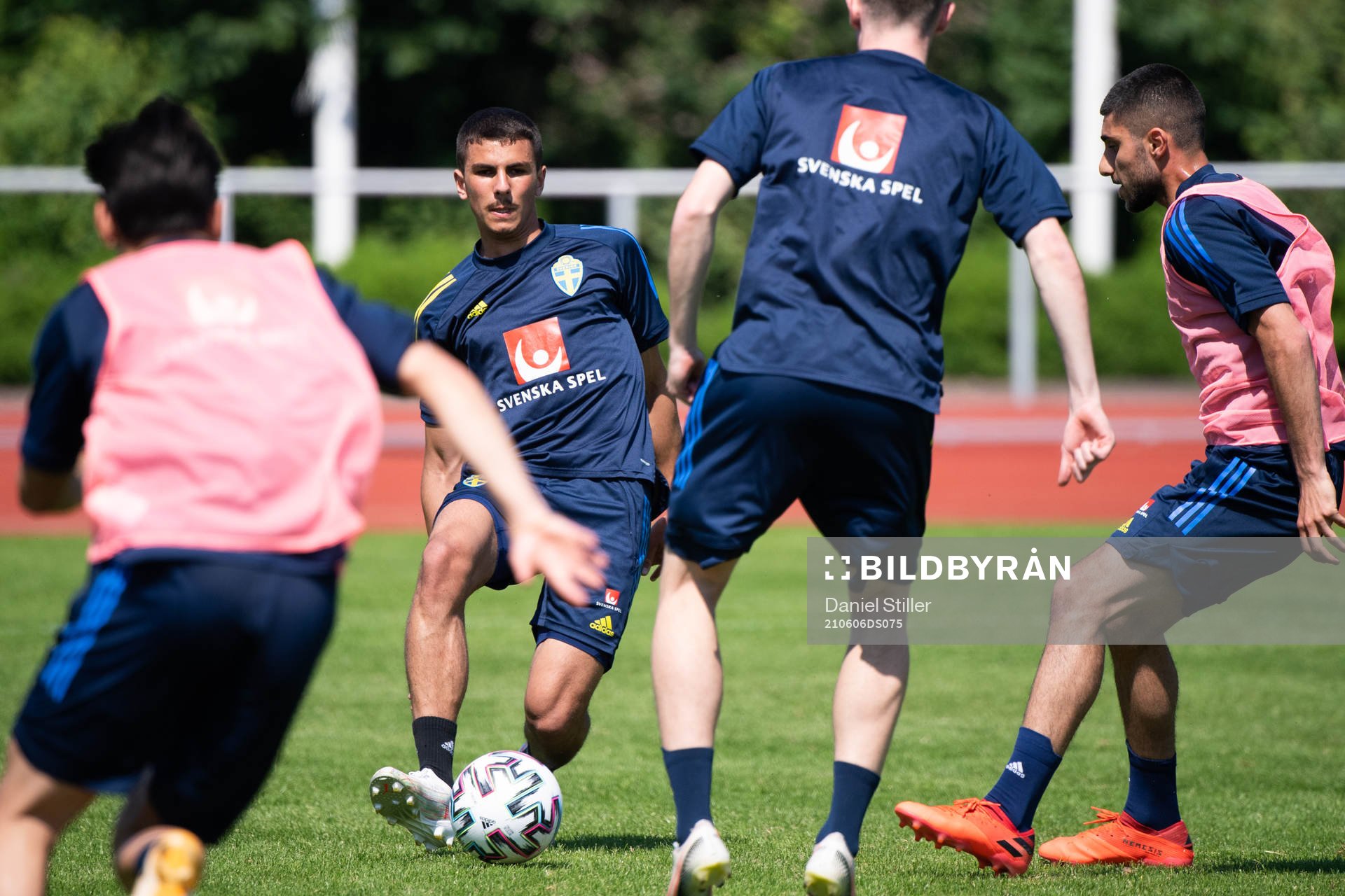 Ali Hussein under en träning med Sveriges U21 landslag i fotboll den 6 juni 2021 i Falkenberg. 