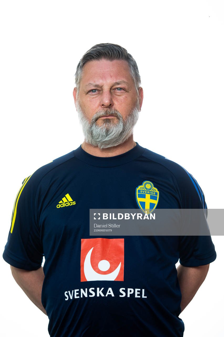 Lars-Erik Hemgren, koordinator för U21 landslaget i fotboll, poserar för ett porträtt den 6 juni 2021 i Falkenberg. 