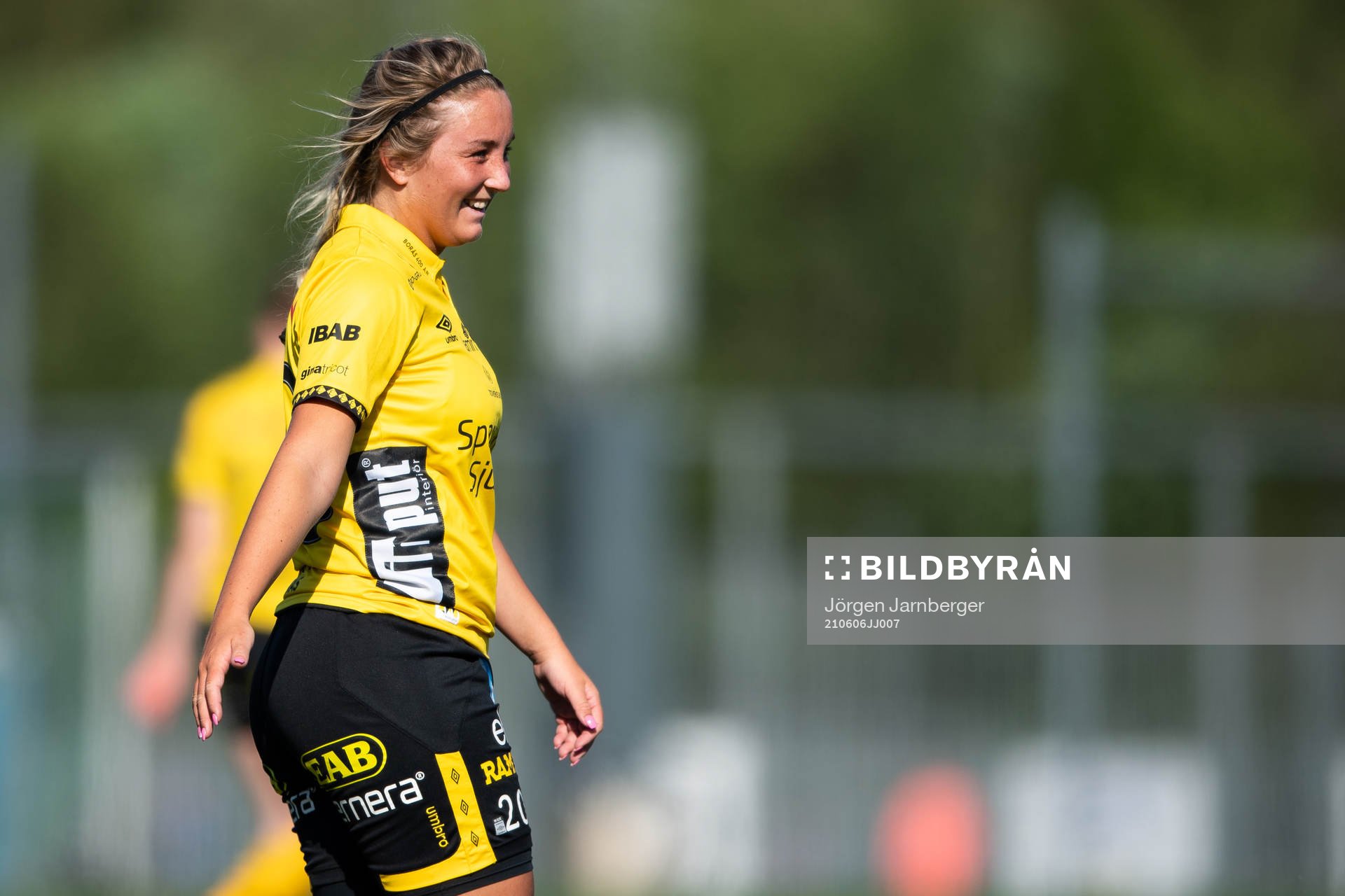 Elfsborgs Ebba Johansson jublar efter mål under en träningsmatch i fotboll mellan Mariedal och Elfsborg den 6 juni 2021 i Borås.