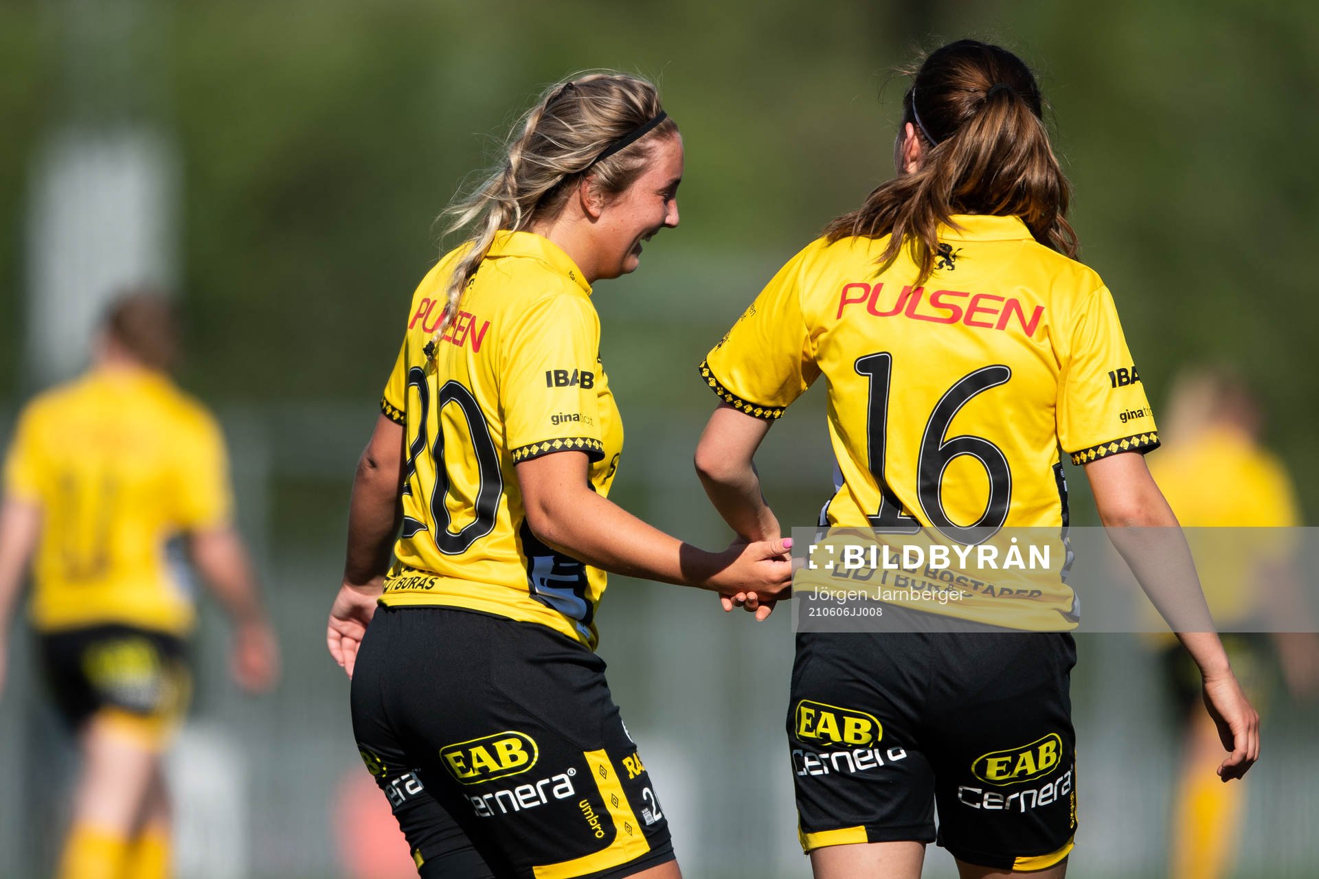 Elfsborgs Ebba Johansson jublar med Olivia Gurtata