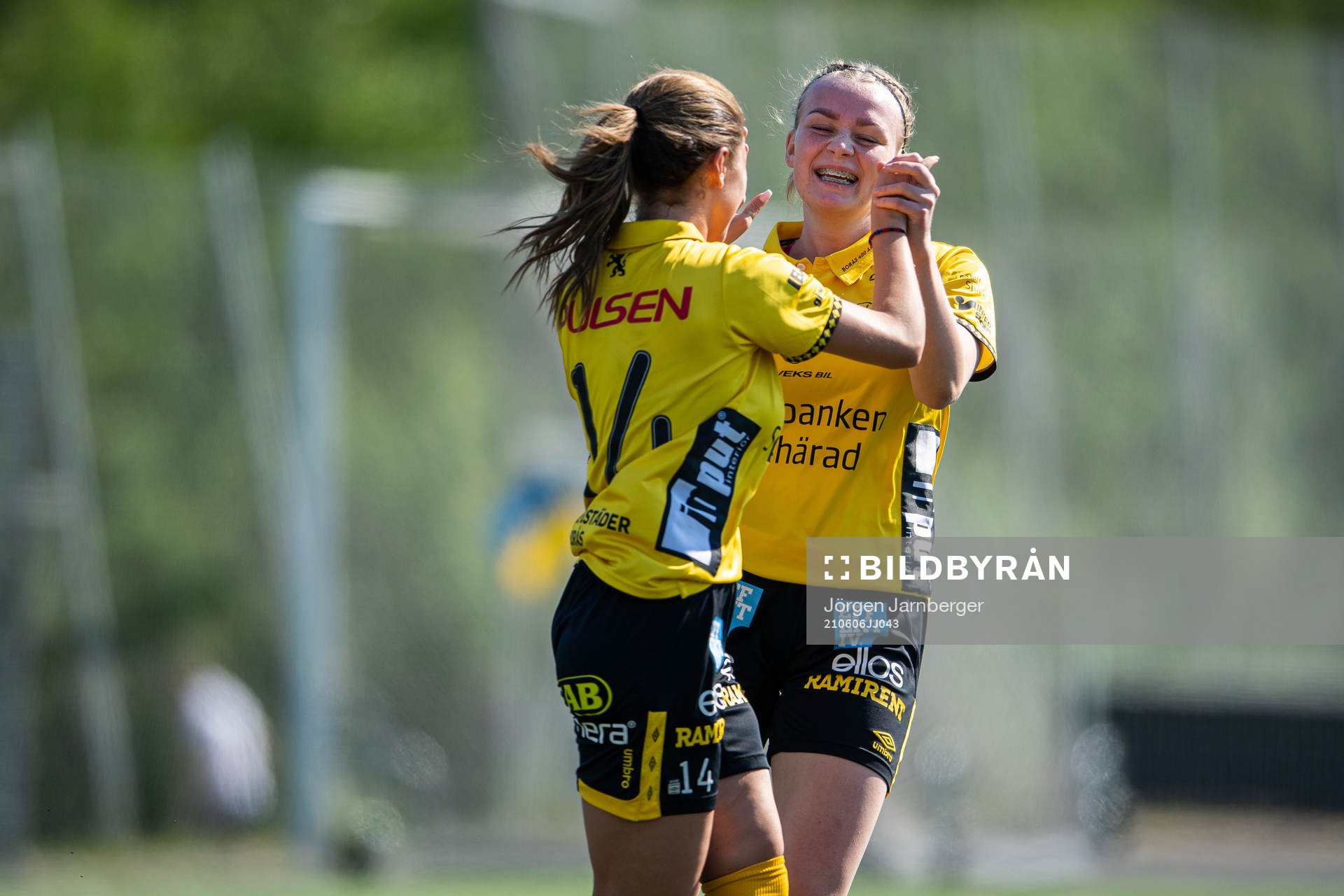 Elfsborgs Donika Shala jublar med Leann Nyström