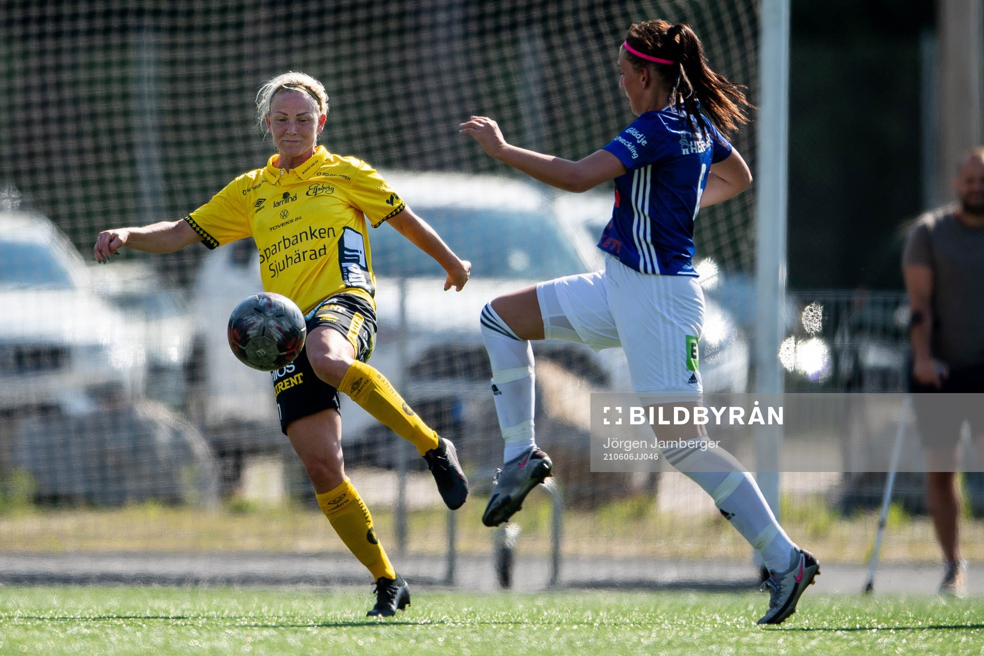 Elfsborgs Sara Jardving och Mariedals Julia Händen