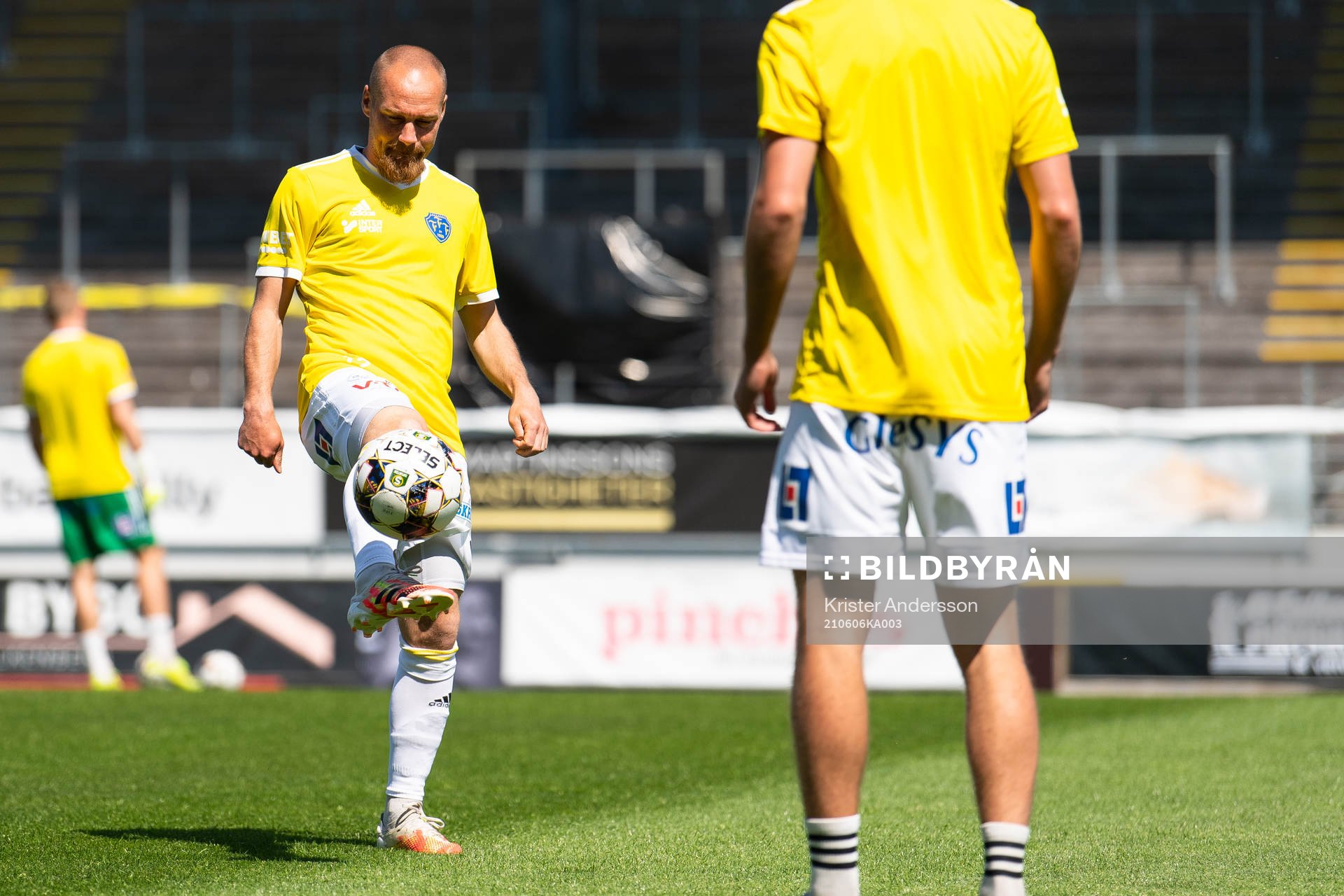 Falkenbergs Christoffer Carlsson före fotbollsmatchen i