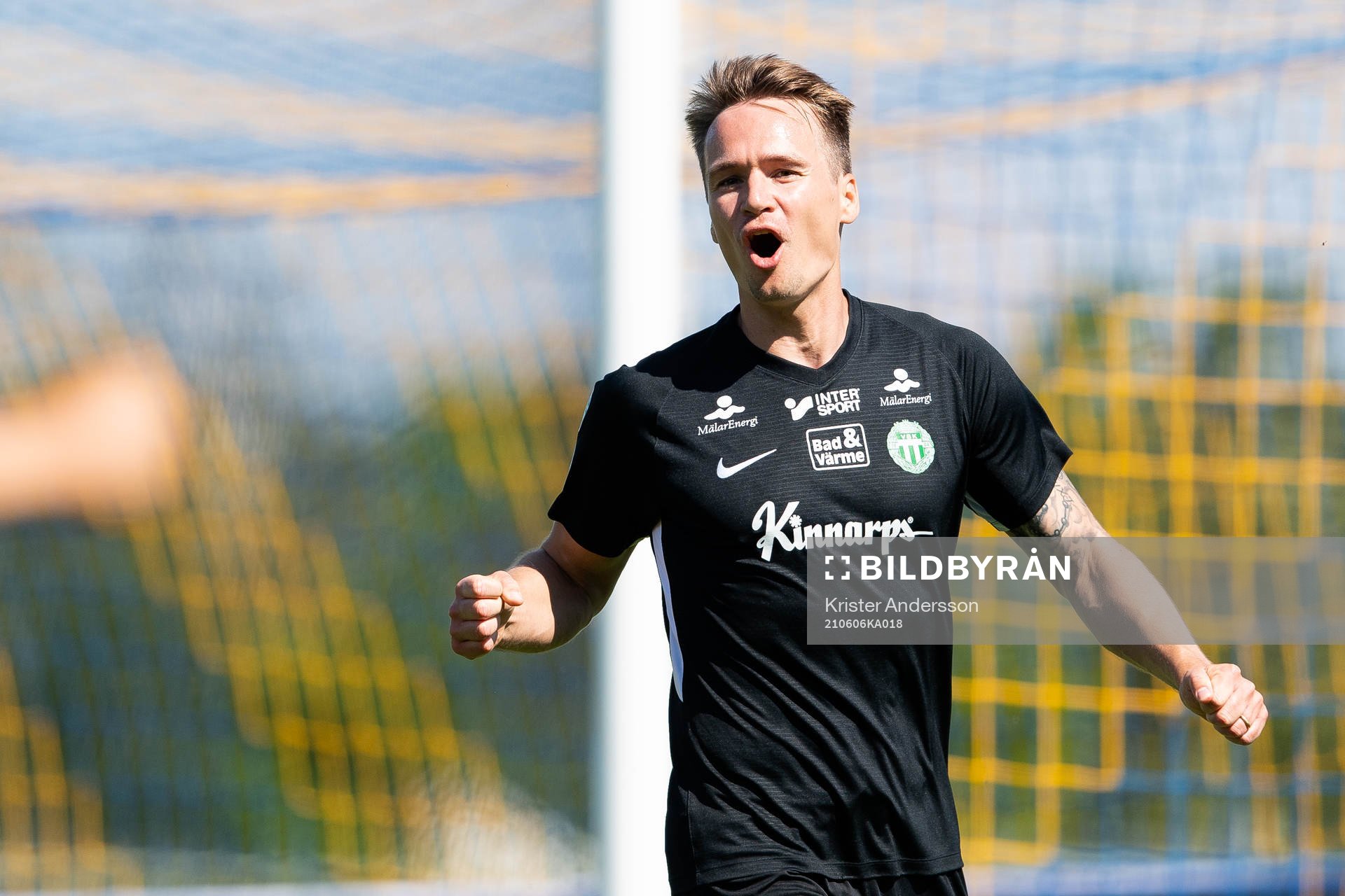 Västerås Viktor Prodell jublar efter 1-1 under fotbollsmatchen i Superettan mellan Falkenberg och Västerås SK den 6 juni 2021 i Falkenberg.
