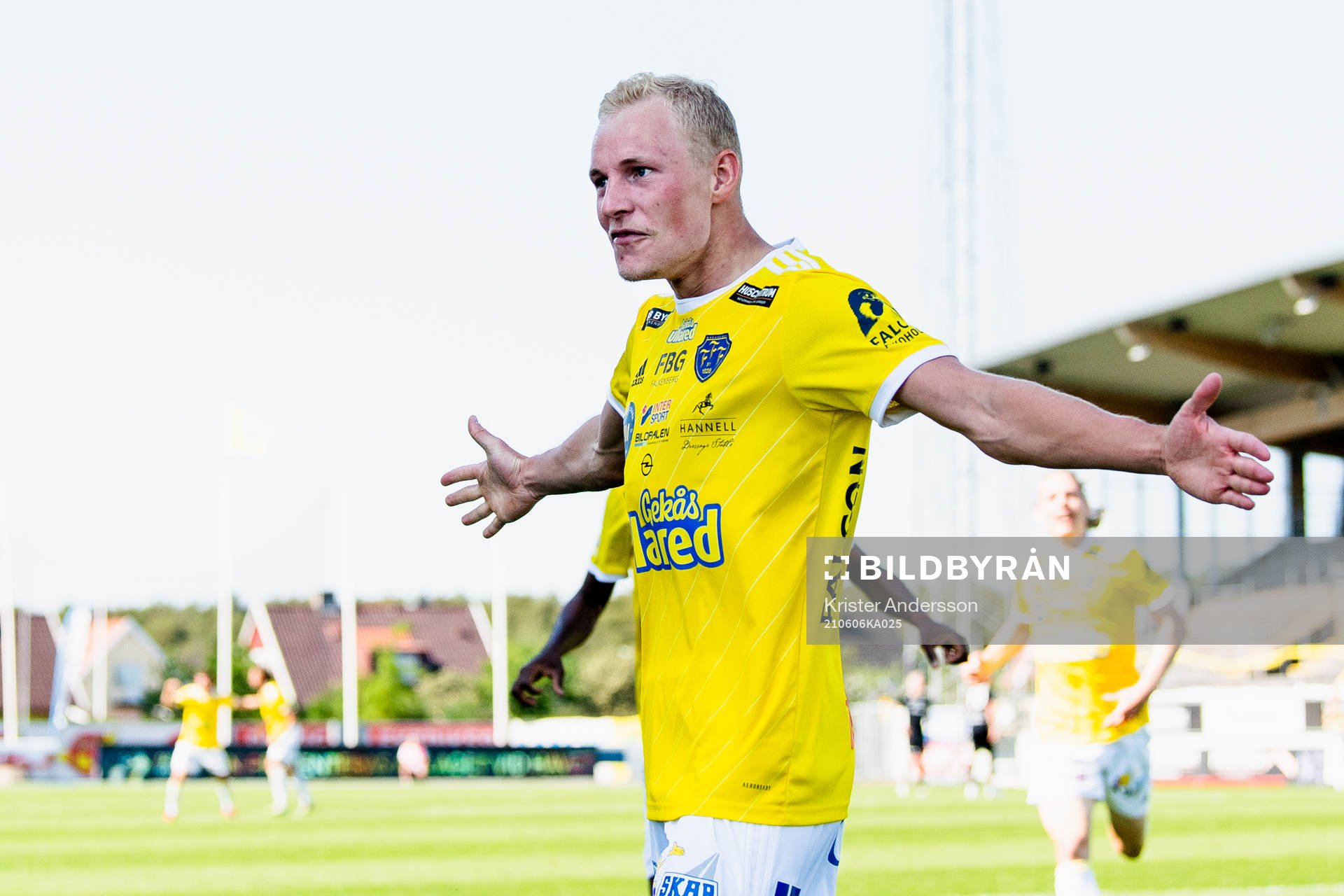 Falkenbergs Adam Bergmark Wiberg gör 2-1 och jublar