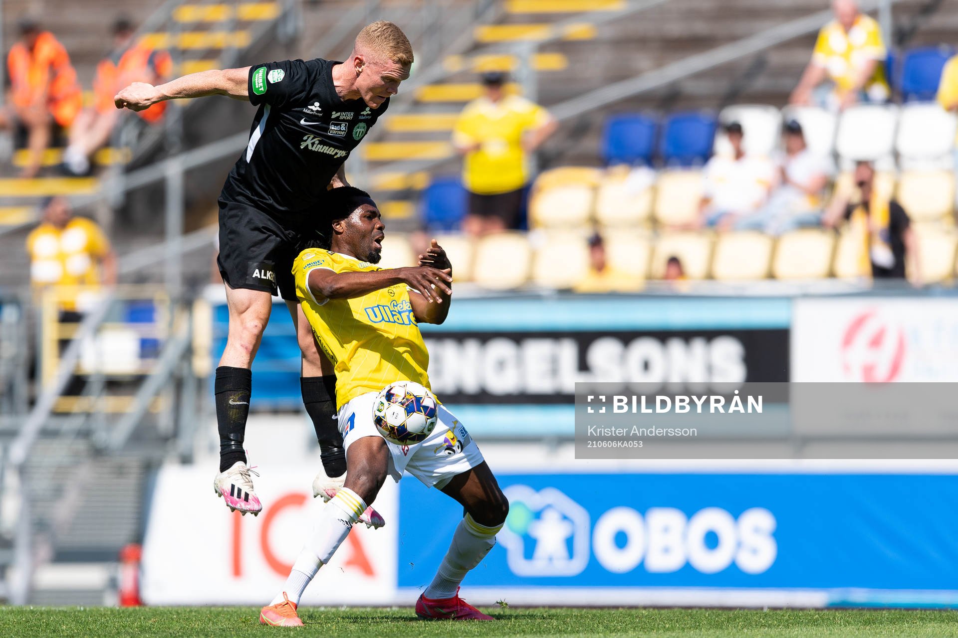 Västerås David Engström och Falkenbergs Kwame Kizito